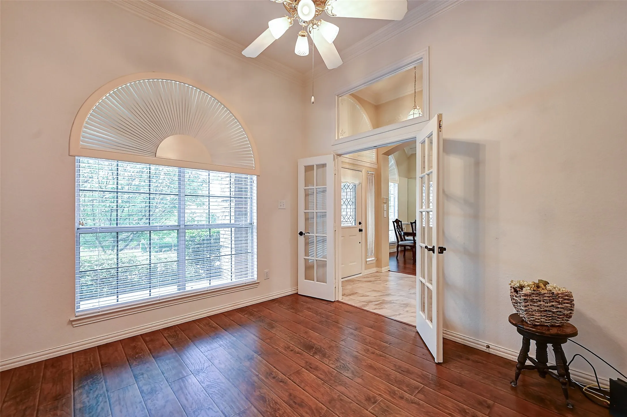 Single Family Residence For Sale in Dallas County , 6608 Barclay Lane, Garland, Texas 75044, 5 Bedrooms, 4 Bathrooms, 2 Garage spaces, 3,719 Sqft, built in 1996, Preowned, Price $690,000, mls#21244426, Real Estate Agent in Garland, Homes For Sale in Dallas county, Homes For Sale in Garland, Realtor in Garland Texas, Real Estate Brokerage Independent Realty Texas, Luminita Cordes Realtor