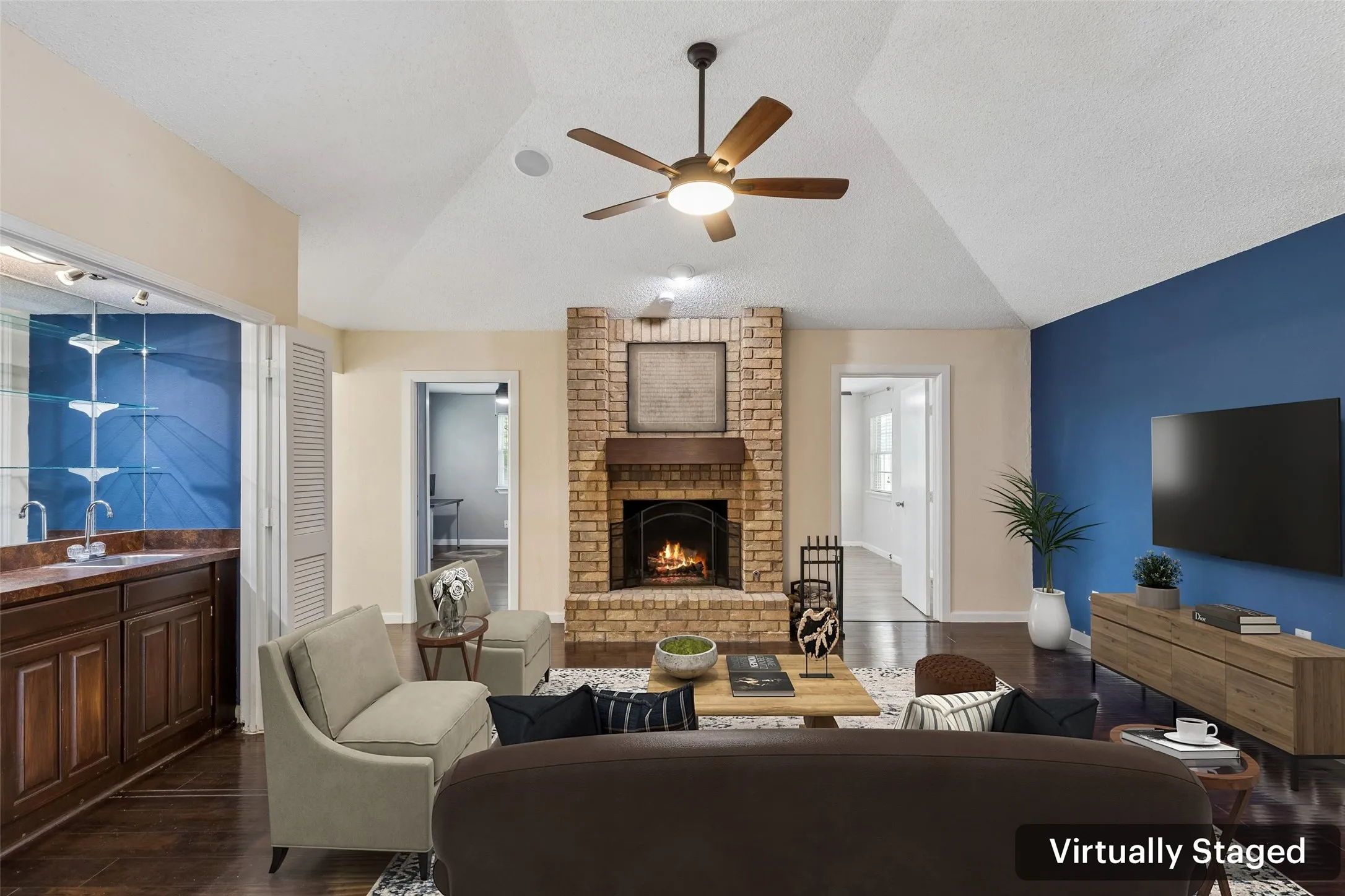 Single Family Residence For Sale in Dallas County , 801 Country Club Place, Grand Prairie, Texas 75052, 3 Bedroom, 2 Bathroom, 2 Garage spaces, 1,772 Sqft, built in 1983, mls#21257616, Real Estate Agent in Grand Prairie, Homes For Sale in Dallas county, Homes For Sale in Grand Prairie, Realtor in Grand Prairie Texas, Real Estate Brokerage Independent Realty Texas, Luminita Cordes Realtor