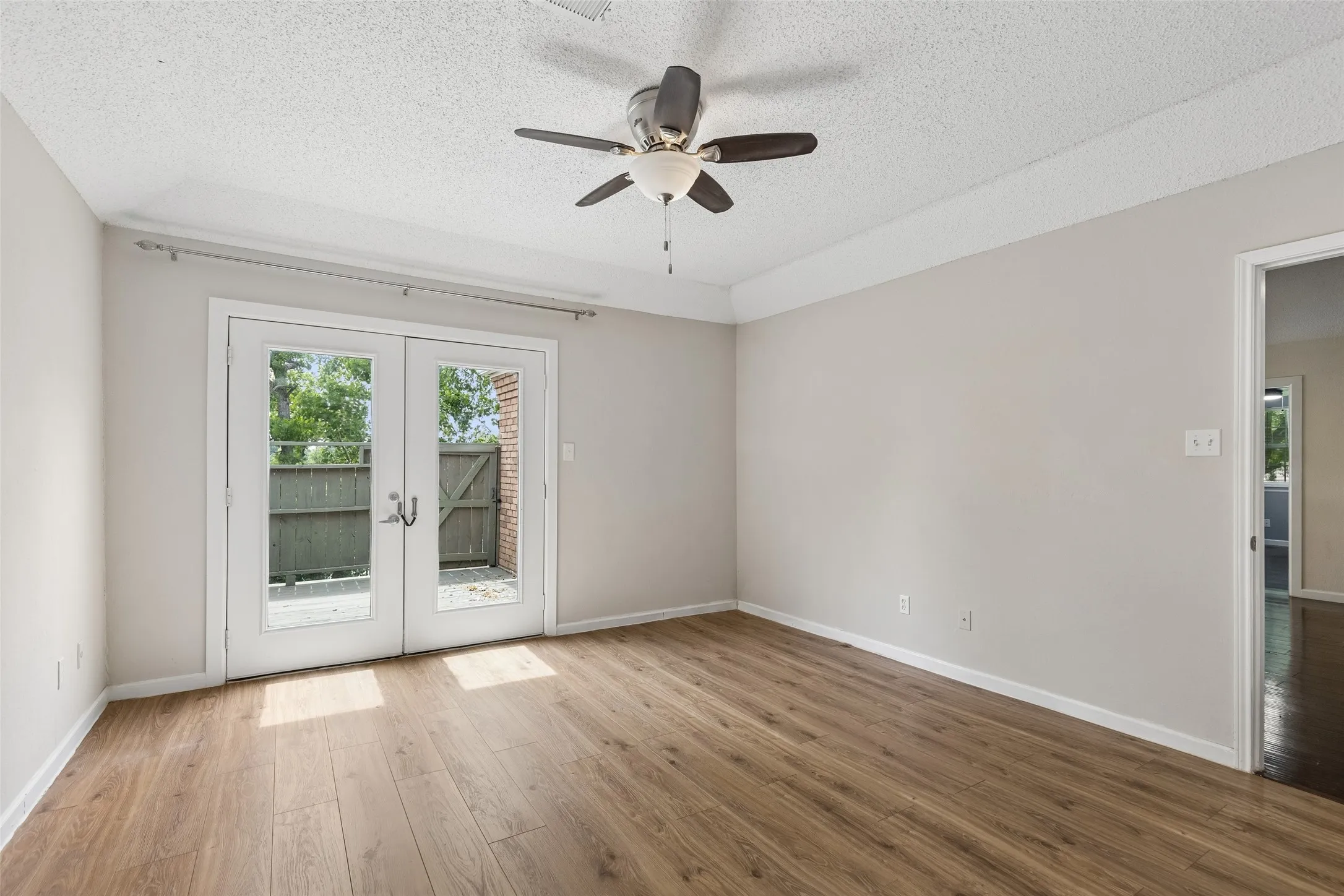 Single Family Residence For Sale in Dallas County , 801 Country Club Place, Grand Prairie, Texas 75052, 3 Bedroom, 2 Bathroom, 2 Garage spaces, 1,772 Sqft, built in 1983, mls#21257616, Real Estate Agent in Grand Prairie, Homes For Sale in Dallas county, Homes For Sale in Grand Prairie, Realtor in Grand Prairie Texas, Real Estate Brokerage Independent Realty Texas, Luminita Cordes Realtor