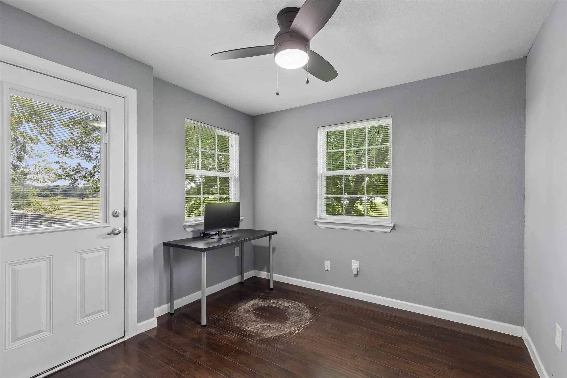 Single Family Residence For Sale in Dallas County , 801 Country Club Place, Grand Prairie, Texas 75052, 3 Bedroom, 2 Bathroom, 2 Garage spaces, 1,772 Sqft, built in 1983, mls#21257616, Real Estate Agent in Grand Prairie, Homes For Sale in Dallas county, Homes For Sale in Grand Prairie, Realtor in Grand Prairie Texas, Real Estate Brokerage Independent Realty Texas, Luminita Cordes Realtor