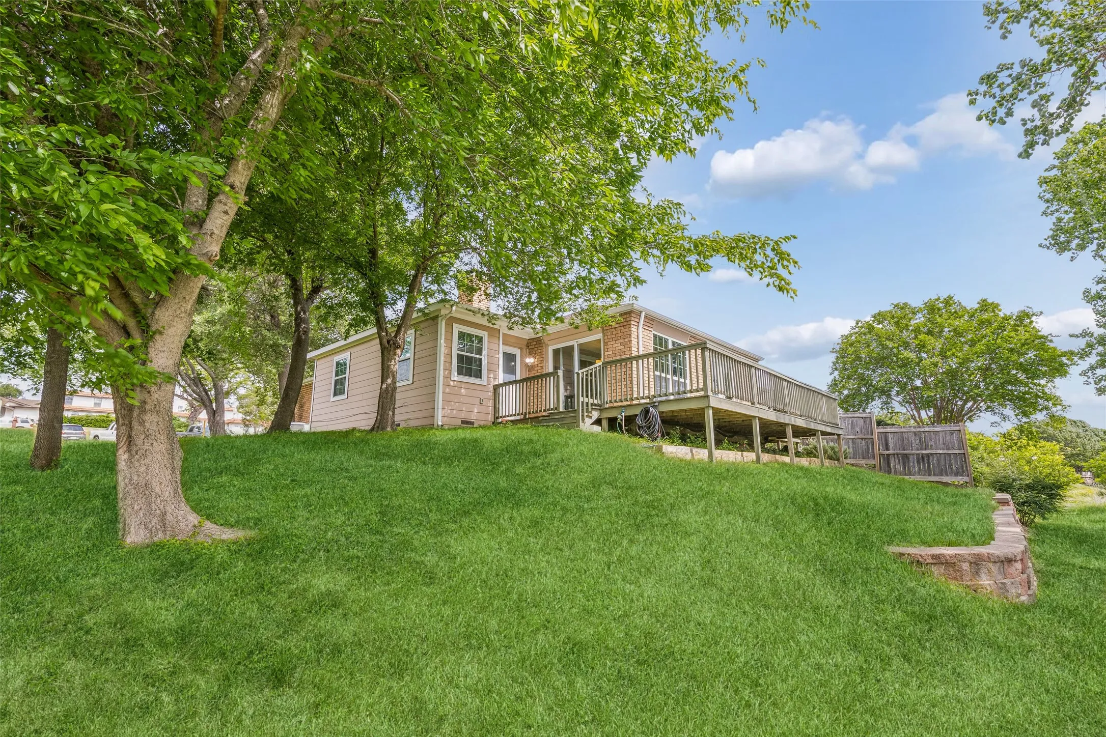 Single Family Residence For Sale in Dallas County , 801 Country Club Place, Grand Prairie, Texas 75052, 3 Bedroom, 2 Bathroom, 2 Garage spaces, 1,772 Sqft, built in 1983, mls#21257616, Real Estate Agent in Grand Prairie, Homes For Sale in Dallas county, Homes For Sale in Grand Prairie, Realtor in Grand Prairie Texas, Real Estate Brokerage Independent Realty Texas, Luminita Cordes Realtor