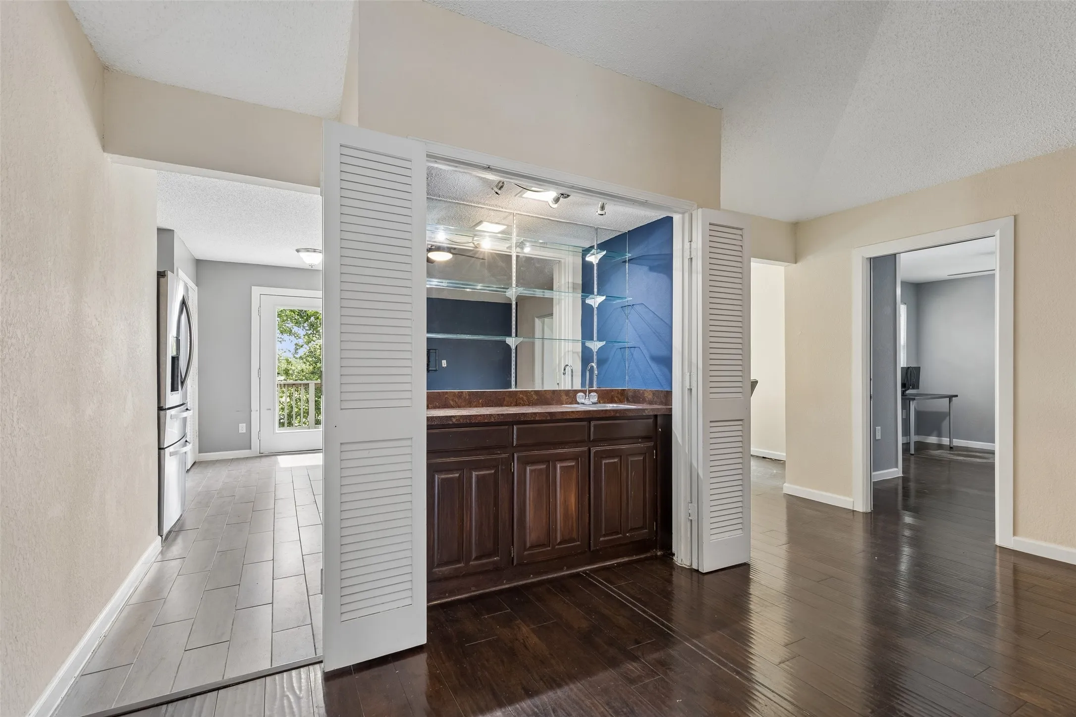Single Family Residence For Sale in Dallas County , 801 Country Club Place, Grand Prairie, Texas 75052, 3 Bedroom, 2 Bathroom, 2 Garage spaces, 1,772 Sqft, built in 1983, mls#21257616, Real Estate Agent in Grand Prairie, Homes For Sale in Dallas county, Homes For Sale in Grand Prairie, Realtor in Grand Prairie Texas, Real Estate Brokerage Independent Realty Texas, Luminita Cordes Realtor