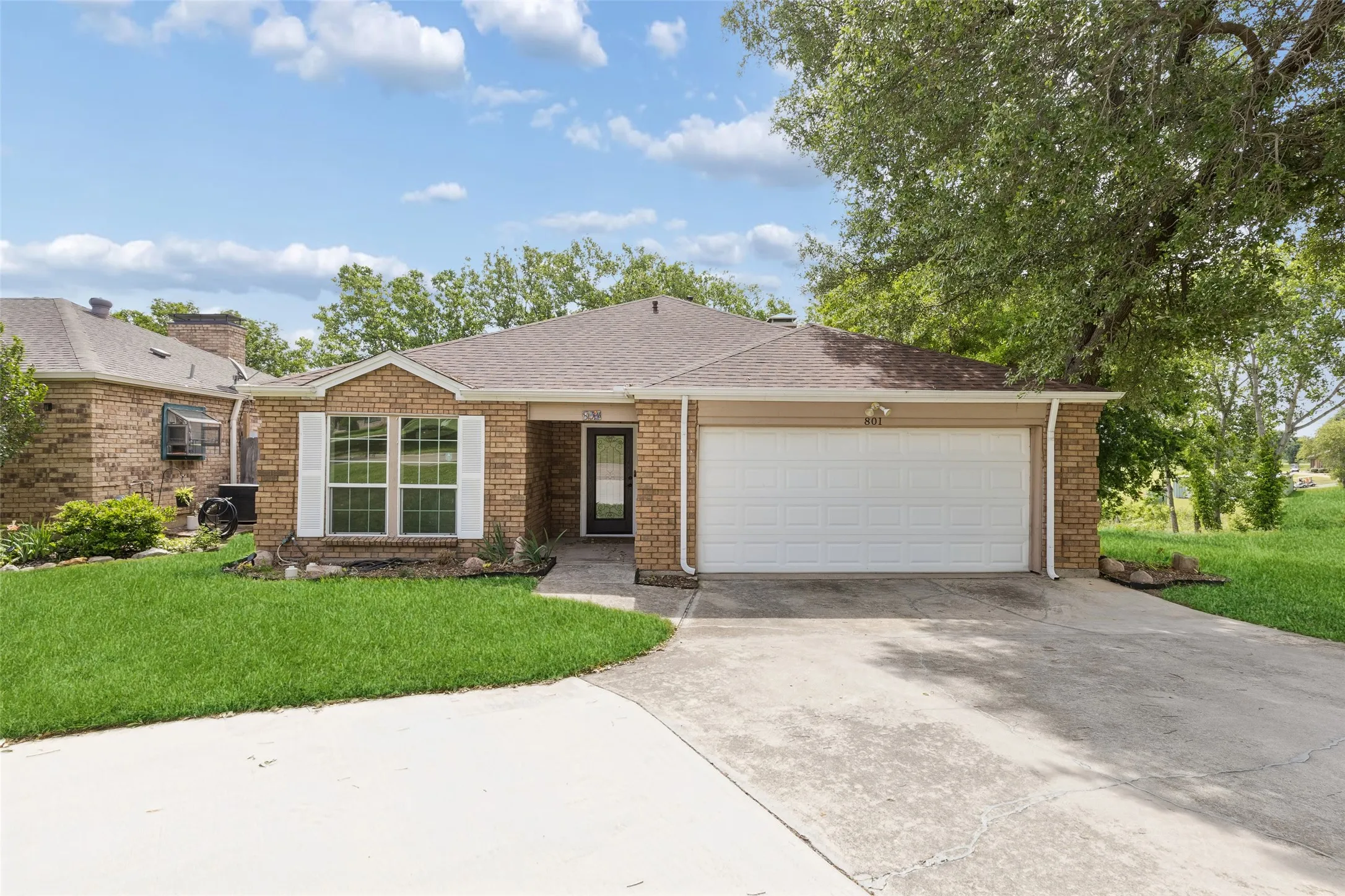 Single Family Residence For Sale in Dallas County , 801 Country Club Place, Grand Prairie, Texas 75052, 3 Bedroom, 2 Bathroom, 2 Garage spaces, 1,772 Sqft, built in 1983, mls#21257616, Real Estate Agent in Grand Prairie, Homes For Sale in Dallas county, Homes For Sale in Grand Prairie, Realtor in Grand Prairie Texas, Real Estate Brokerage Independent Realty Texas, Luminita Cordes Realtor