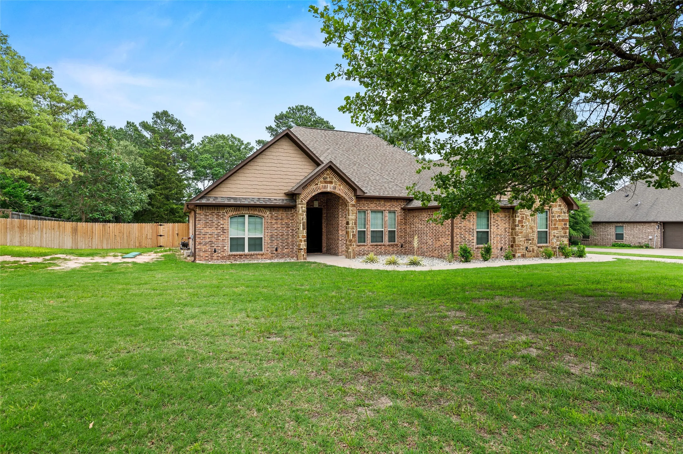 Single Family Residence For Sale in Wood County , 189 County Road 2321, Mineola, Texas 75773, 4 Bedrooms, 2 Bathrooms, 2 Garage spaces, 2,300 Sqft, built in 2015, Price $460,000, mls#21256521, Real Estate Agent in Mineola, Homes For Sale in Wood county, Homes For Sale in Mineola, Realtor in Mineola Texas, Real Estate Brokerage Independent Realty Texas, Luminita Cordes Realtor