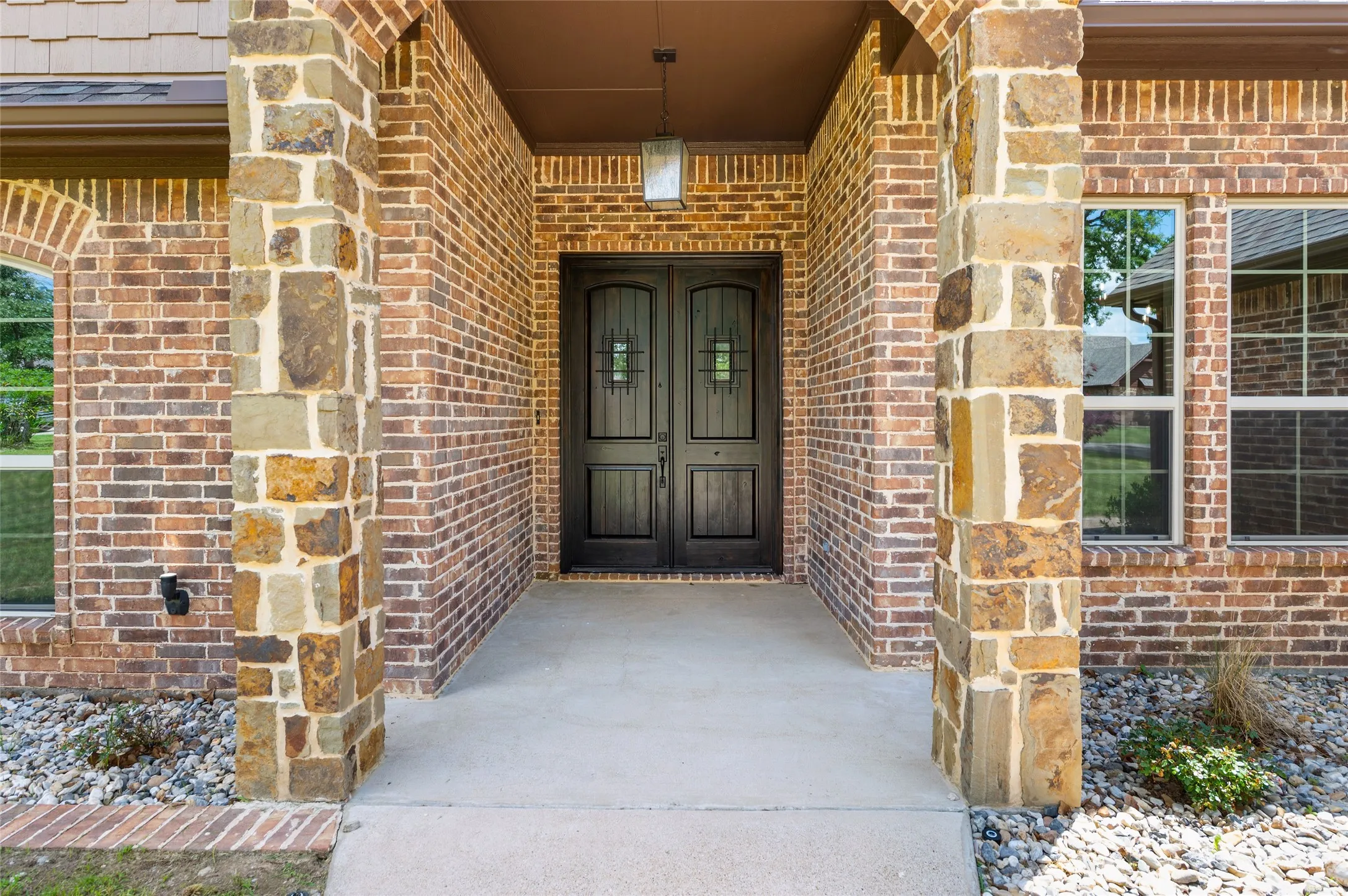 Single Family Residence For Sale in Wood County , 189 County Road 2321, Mineola, Texas 75773, 4 Bedrooms, 2 Bathrooms, 2 Garage spaces, 2,300 Sqft, built in 2015, Price $460,000, mls#21256521, Real Estate Agent in Mineola, Homes For Sale in Wood county, Homes For Sale in Mineola, Realtor in Mineola Texas, Real Estate Brokerage Independent Realty Texas, Luminita Cordes Realtor