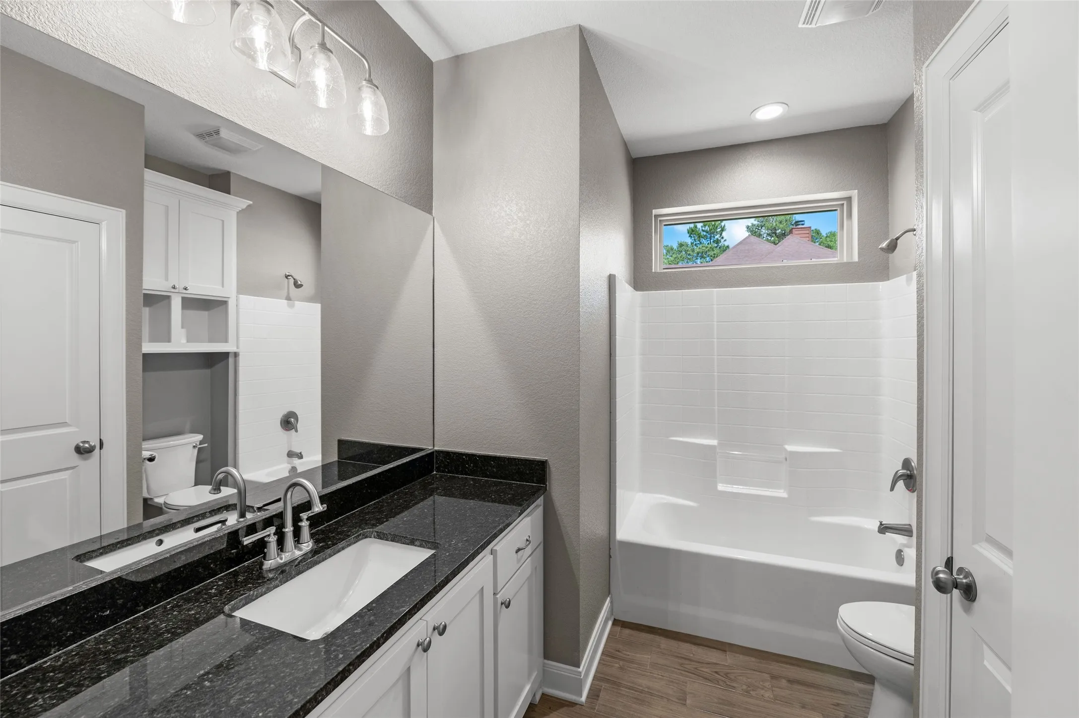 Single Family Residence For Sale in Wood County , 189 County Road 2321, Mineola, Texas 75773, 4 Bedrooms, 2 Bathrooms, 2 Garage spaces, 2,300 Sqft, built in 2015, Price $460,000, mls#21256521, Real Estate Agent in Mineola, Homes For Sale in Wood county, Homes For Sale in Mineola, Realtor in Mineola Texas, Real Estate Brokerage Independent Realty Texas, Luminita Cordes Realtor