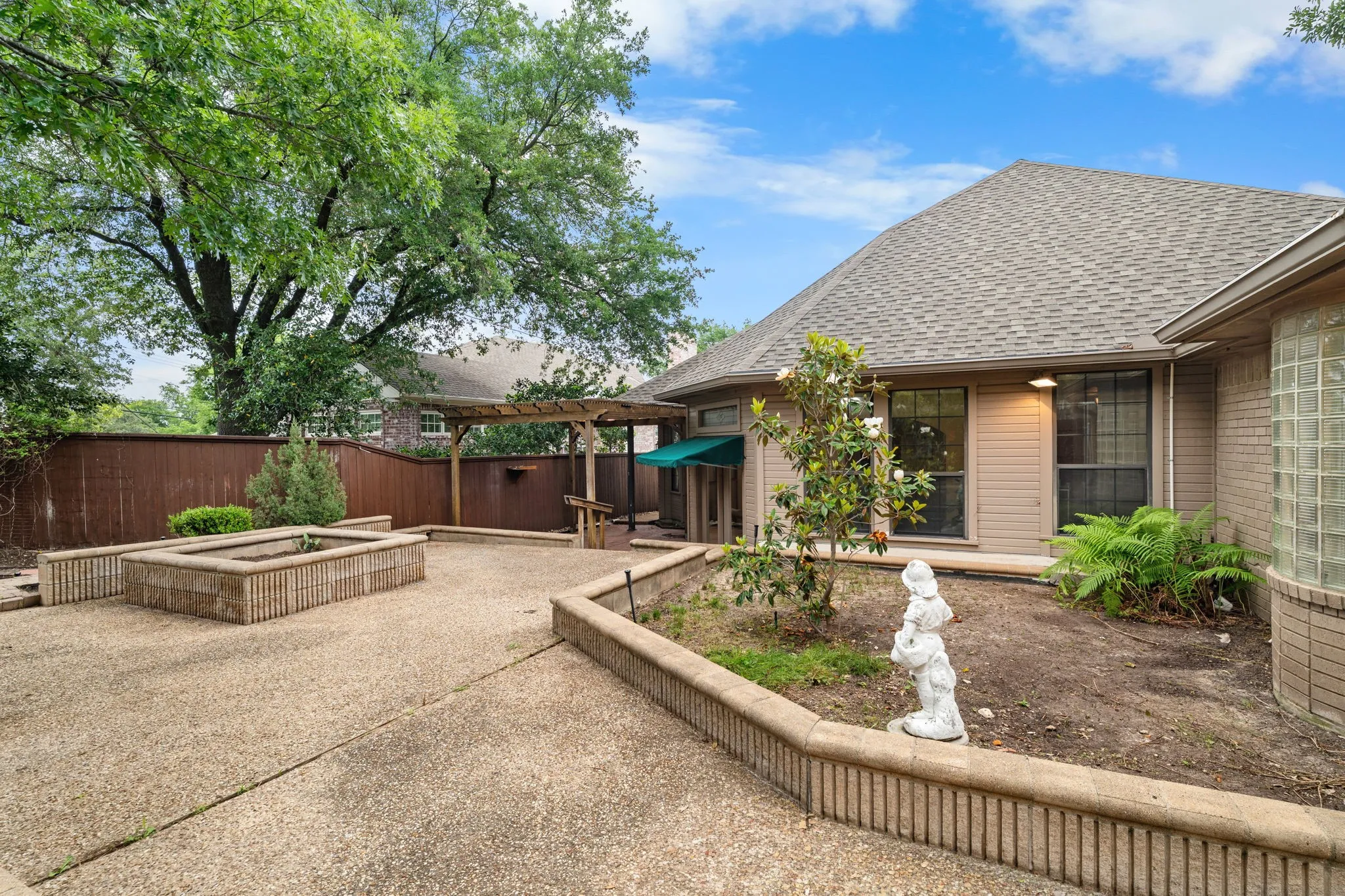 Single Family Residence For Sale in Mc Lennan County , 80 Sugar Creek Place, Woodway, Texas 76712, 3 Bedroom, 3 Bathroom, 2 Garage spaces, 2,816 Sqft, built in 1990, mls#21256517, Real Estate Agent in Woodway, Homes For Sale in Mc Lennan county, Homes For Sale in Woodway, Realtor in Woodway Texas, Real Estate Brokerage Independent Realty Texas, Luminita Cordes Realtor