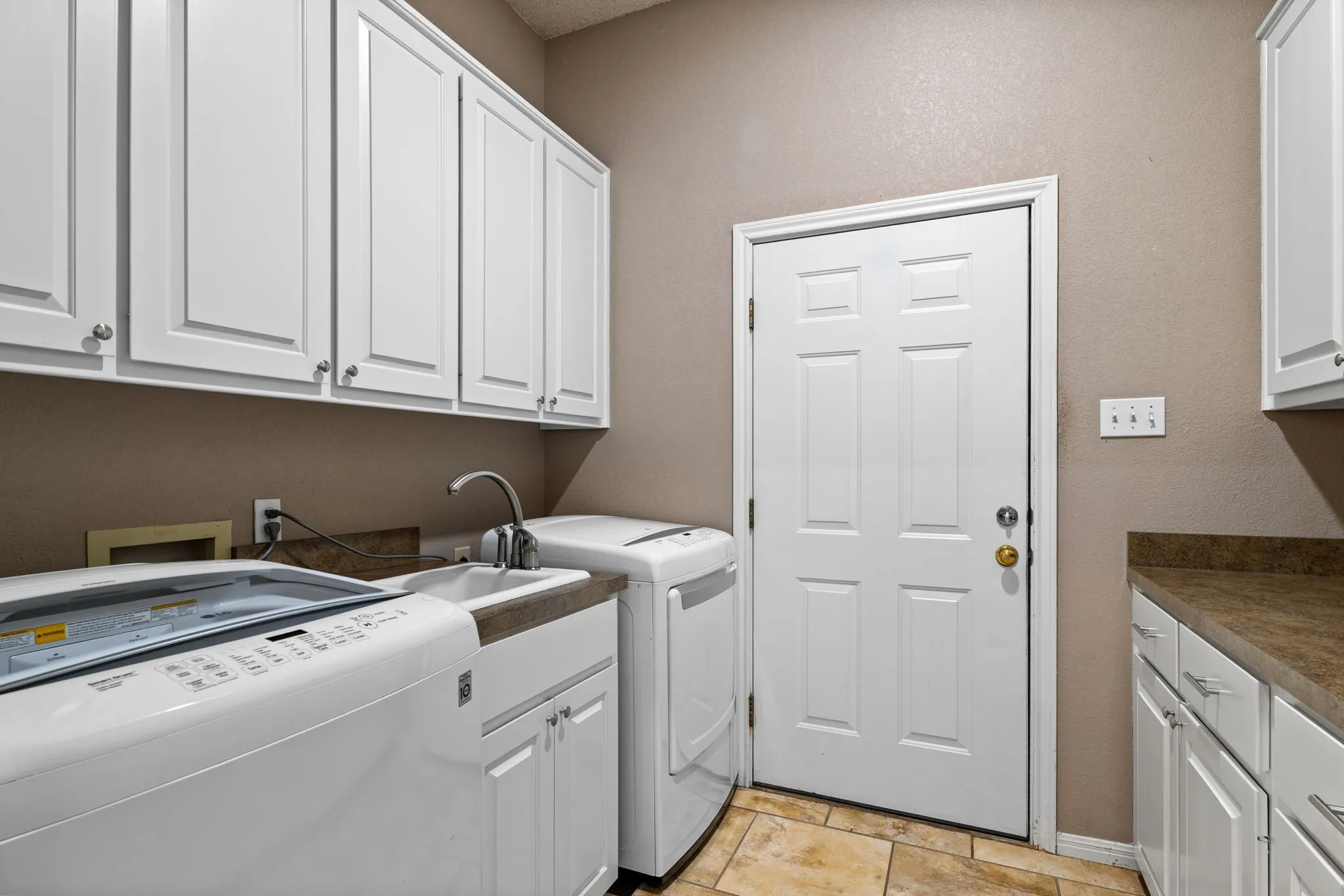 Single Family Residence For Sale in Mc Lennan County , 80 Sugar Creek Place, Woodway, Texas 76712, 3 Bedroom, 3 Bathroom, 2 Garage spaces, 2,816 Sqft, built in 1990, mls#21256517, Real Estate Agent in Woodway, Homes For Sale in Mc Lennan county, Homes For Sale in Woodway, Realtor in Woodway Texas, Real Estate Brokerage Independent Realty Texas, Luminita Cordes Realtor