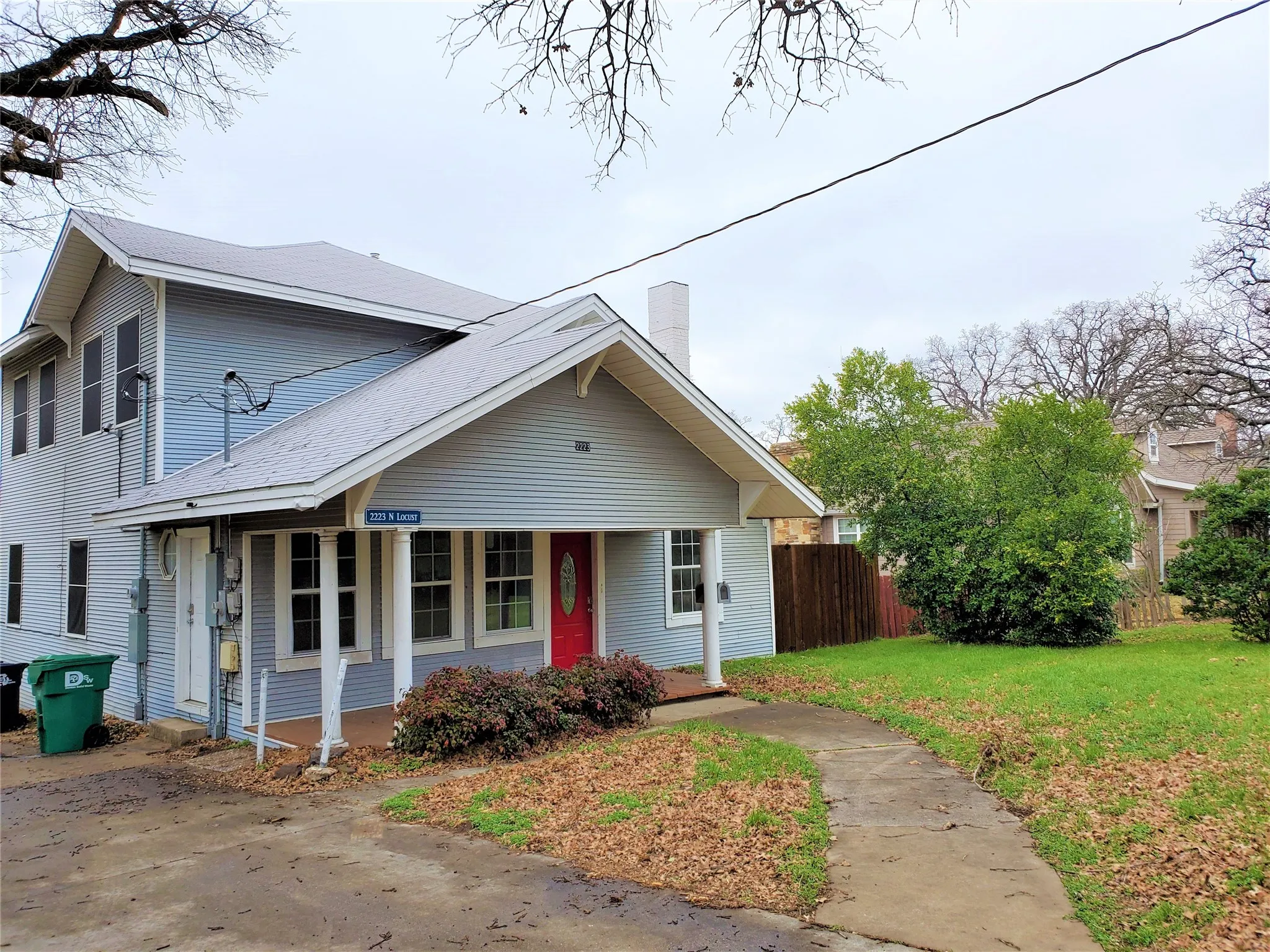 Single Family Residence For Rent in Denton County , 2223 N Locust Street, Denton, Texas 76209, 4 Bedroom, 4 Bathroom, Garage spaces, 2,244 Sqft, built in 1965, Preowned, mls#21257635, Real Estate Agent in Denton, Homes For Rent in Denton county, Homes For Rent in Denton, Realtor in Denton Texas, Real Estate Brokerage Independent Realty Texas, Luminita Cordes Realtor