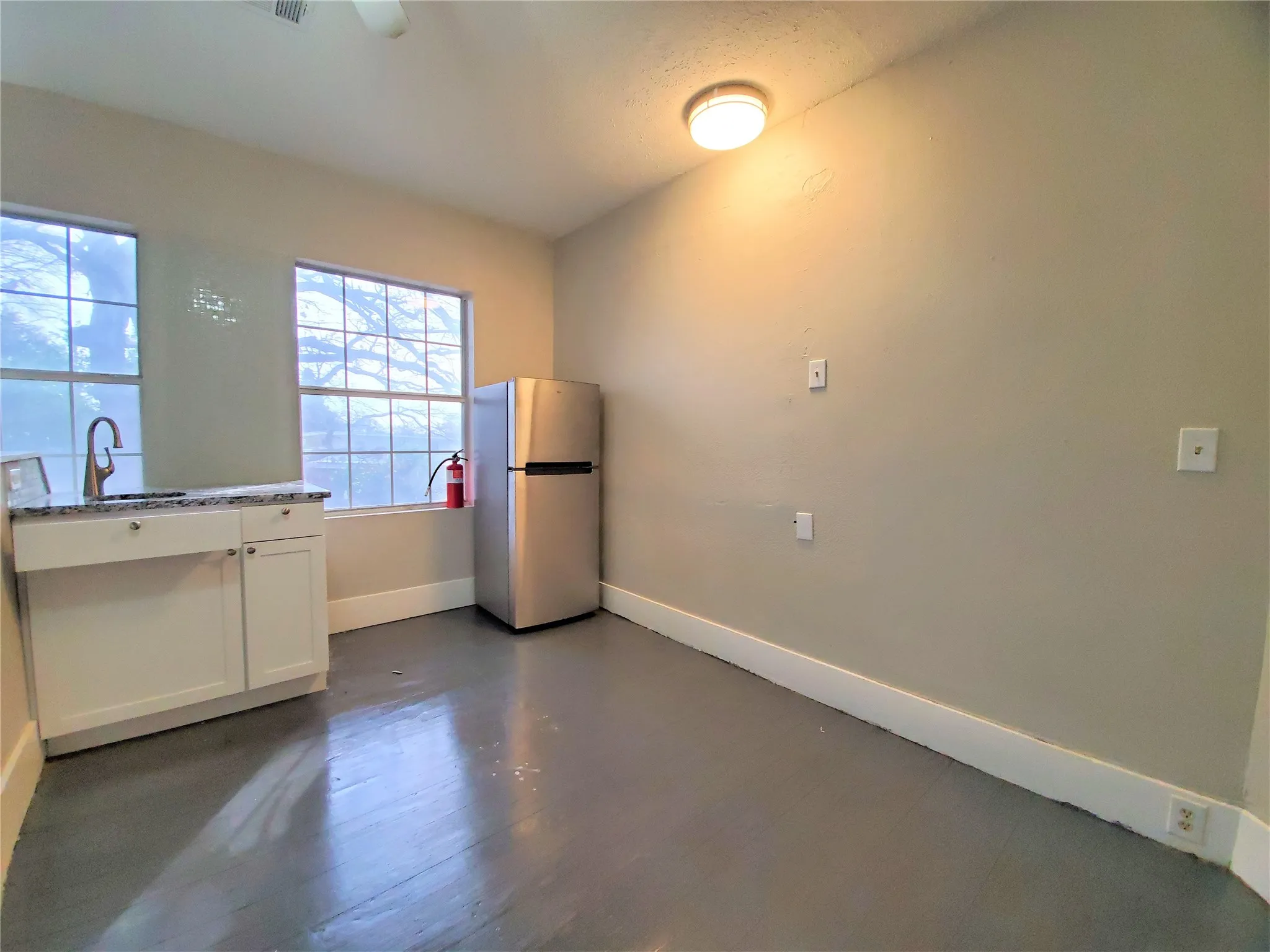 Single Family Residence For Rent in Denton County , 2223 N Locust Street, Denton, Texas 76209, 4 Bedroom, 4 Bathroom, Garage spaces, 2,244 Sqft, built in 1965, Preowned, mls#21257635, Real Estate Agent in Denton, Homes For Rent in Denton county, Homes For Rent in Denton, Realtor in Denton Texas, Real Estate Brokerage Independent Realty Texas, Luminita Cordes Realtor