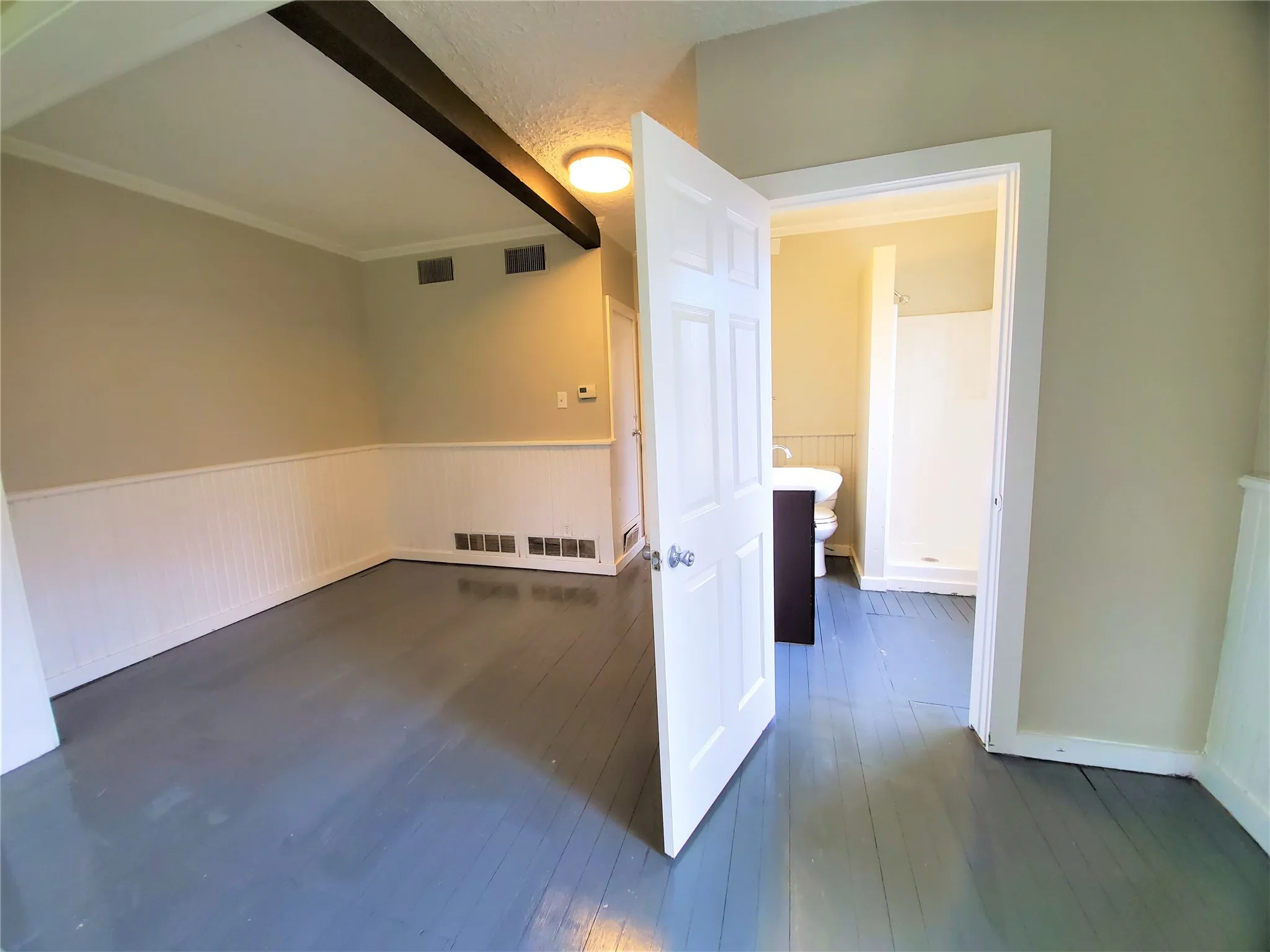 Single Family Residence For Rent in Denton County , 2223 N Locust Street, Denton, Texas 76209, 4 Bedroom, 4 Bathroom, Garage spaces, 2,244 Sqft, built in 1965, Preowned, mls#21257635, Real Estate Agent in Denton, Homes For Rent in Denton county, Homes For Rent in Denton, Realtor in Denton Texas, Real Estate Brokerage Independent Realty Texas, Luminita Cordes Realtor