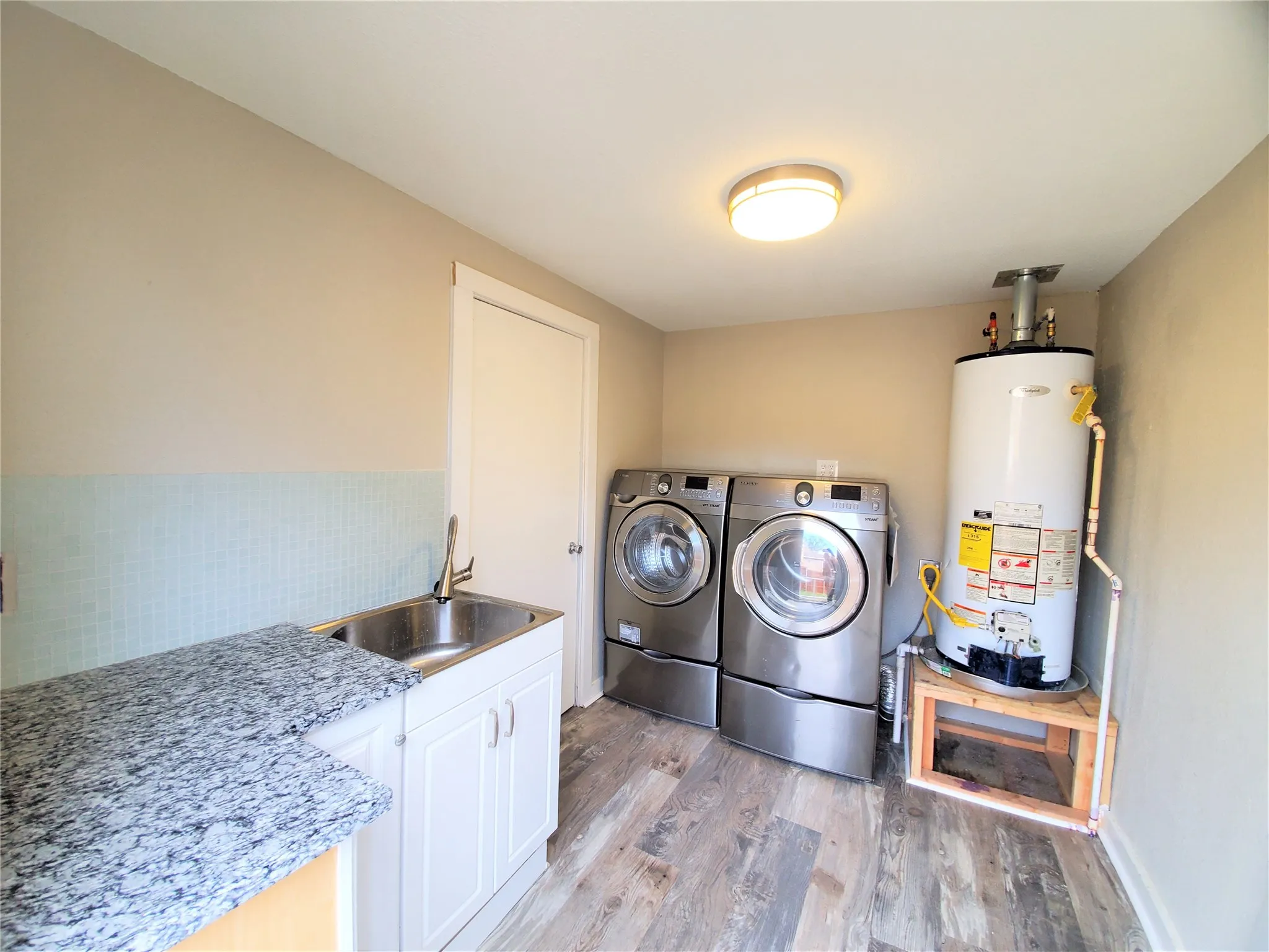 Single Family Residence For Rent in Denton County , 2223 N Locust Street, Denton, Texas 76209, 4 Bedroom, 4 Bathroom, Garage spaces, 2,244 Sqft, built in 1965, Preowned, mls#21257635, Real Estate Agent in Denton, Homes For Rent in Denton county, Homes For Rent in Denton, Realtor in Denton Texas, Real Estate Brokerage Independent Realty Texas, Luminita Cordes Realtor