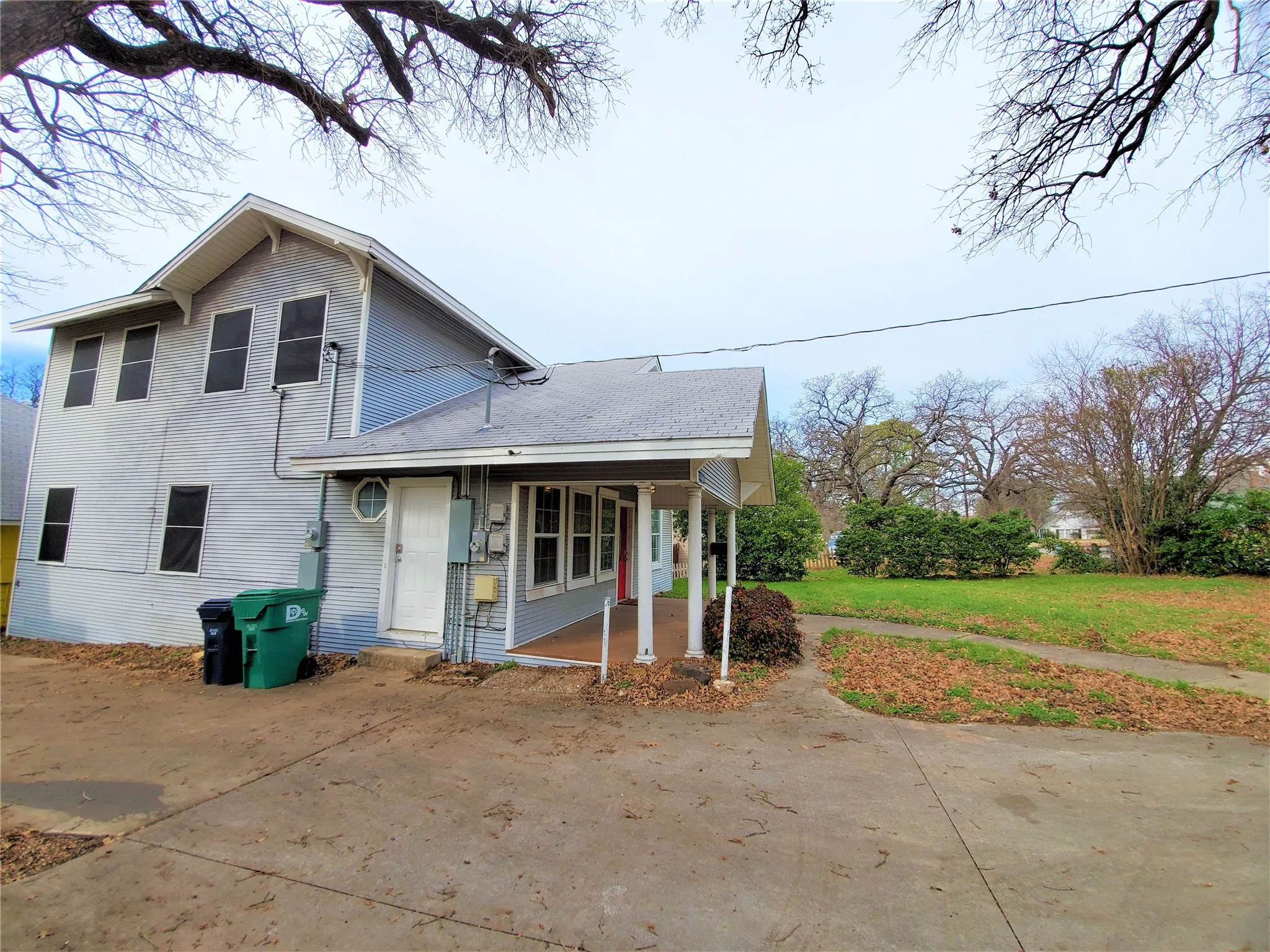 Single Family Residence For Rent in Denton County , 2223 N Locust Street, Denton, Texas 76209, 4 Bedroom, 4 Bathroom, Garage spaces, 2,244 Sqft, built in 1965, Preowned, mls#21257635, Real Estate Agent in Denton, Homes For Rent in Denton county, Homes For Rent in Denton, Realtor in Denton Texas, Real Estate Brokerage Independent Realty Texas, Luminita Cordes Realtor