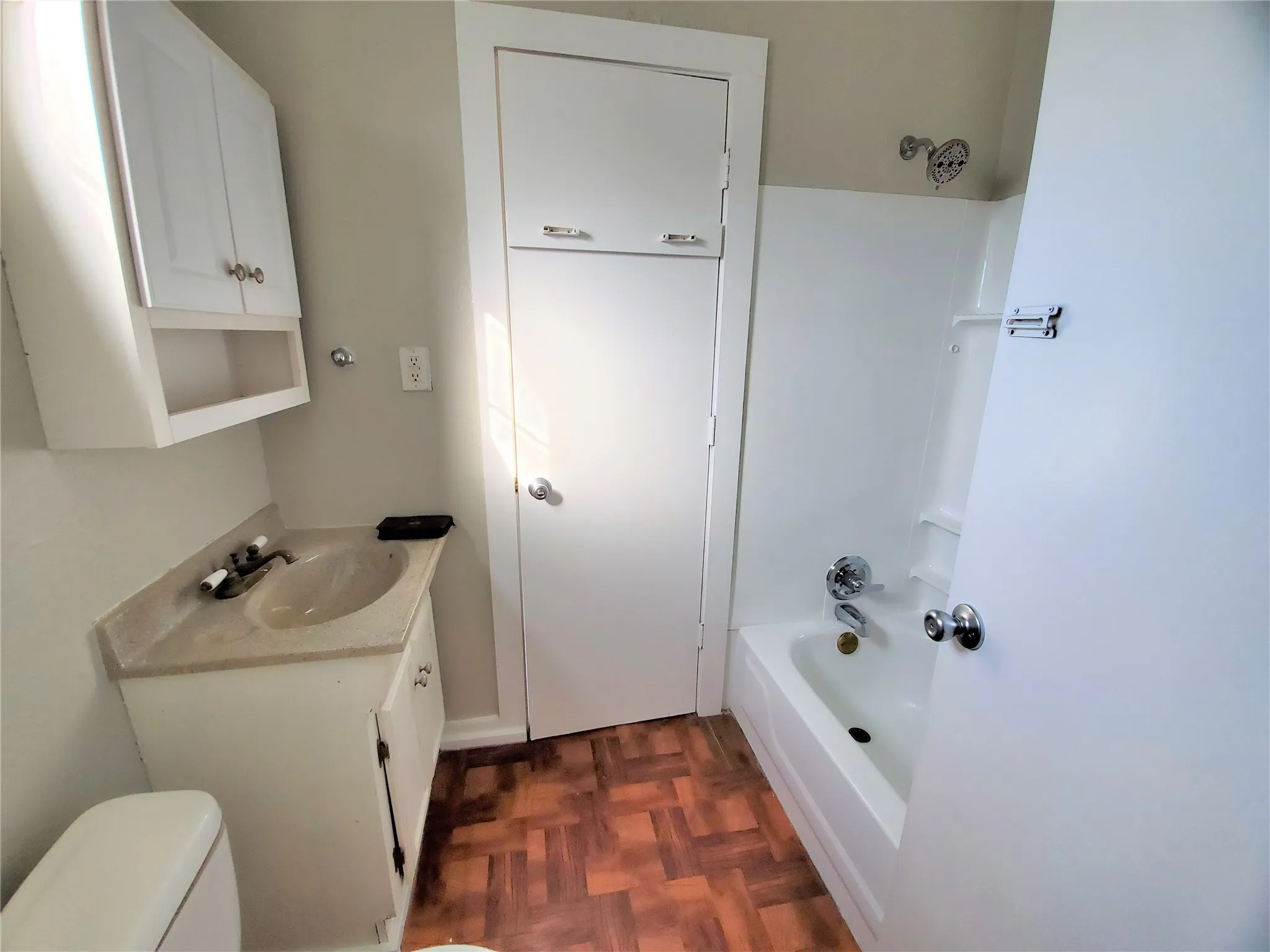 Single Family Residence For Rent in Denton County , 2223 N Locust Street, Denton, Texas 76209, 4 Bedroom, 4 Bathroom, Garage spaces, 2,244 Sqft, built in 1965, Preowned, mls#21257635, Real Estate Agent in Denton, Homes For Rent in Denton county, Homes For Rent in Denton, Realtor in Denton Texas, Real Estate Brokerage Independent Realty Texas, Luminita Cordes Realtor