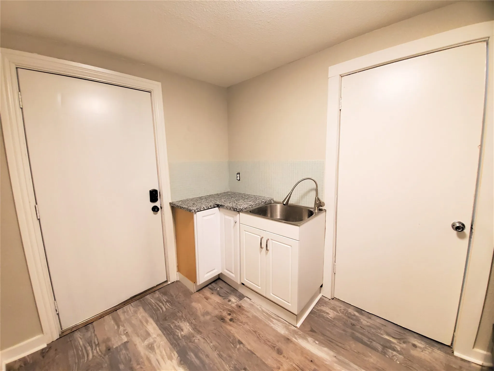 Single Family Residence For Rent in Denton County , 2223 N Locust Street, Denton, Texas 76209, 4 Bedroom, 4 Bathroom, Garage spaces, 2,244 Sqft, built in 1965, Preowned, mls#21257635, Real Estate Agent in Denton, Homes For Rent in Denton county, Homes For Rent in Denton, Realtor in Denton Texas, Real Estate Brokerage Independent Realty Texas, Luminita Cordes Realtor