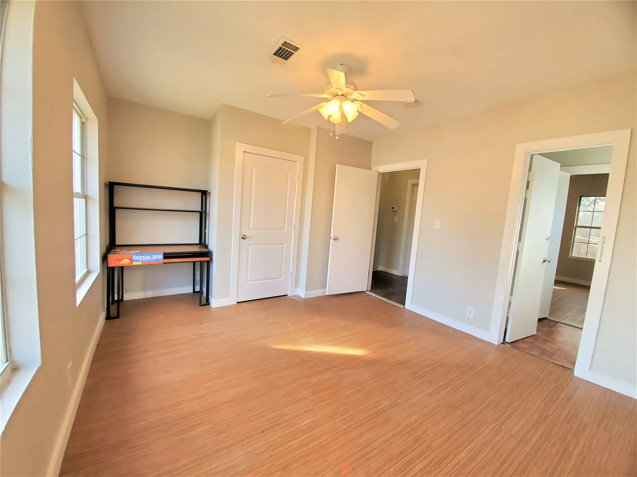 Single Family Residence For Rent in Denton County , 2223 N Locust Street, Denton, Texas 76209, 4 Bedroom, 4 Bathroom, Garage spaces, 2,244 Sqft, built in 1965, Preowned, mls#21257635, Real Estate Agent in Denton, Homes For Rent in Denton county, Homes For Rent in Denton, Realtor in Denton Texas, Real Estate Brokerage Independent Realty Texas, Luminita Cordes Realtor