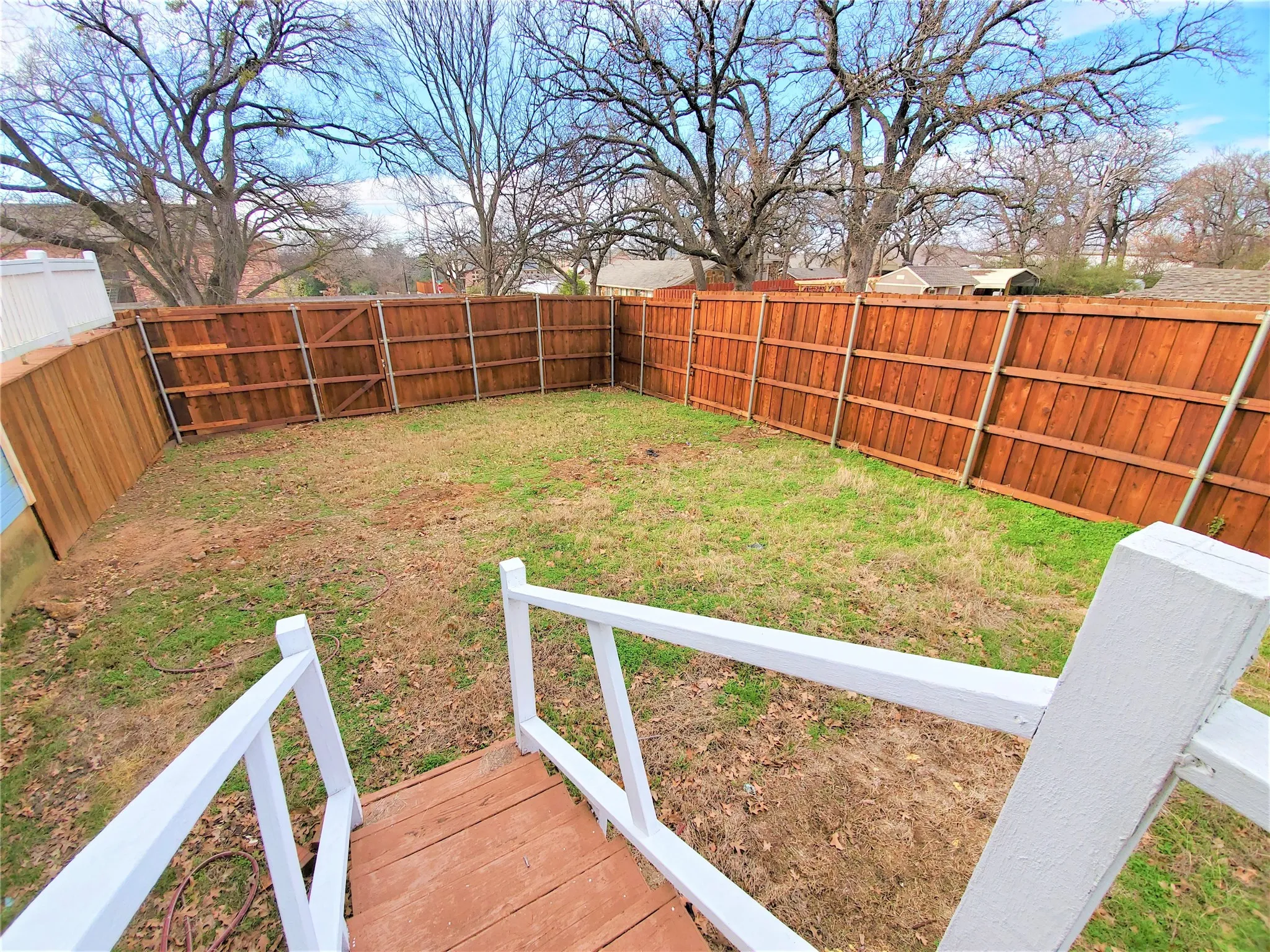 Single Family Residence For Rent in Denton County , 2223 N Locust Street, Denton, Texas 76209, 4 Bedroom, 4 Bathroom, Garage spaces, 2,244 Sqft, built in 1965, Preowned, mls#21257635, Real Estate Agent in Denton, Homes For Rent in Denton county, Homes For Rent in Denton, Realtor in Denton Texas, Real Estate Brokerage Independent Realty Texas, Luminita Cordes Realtor