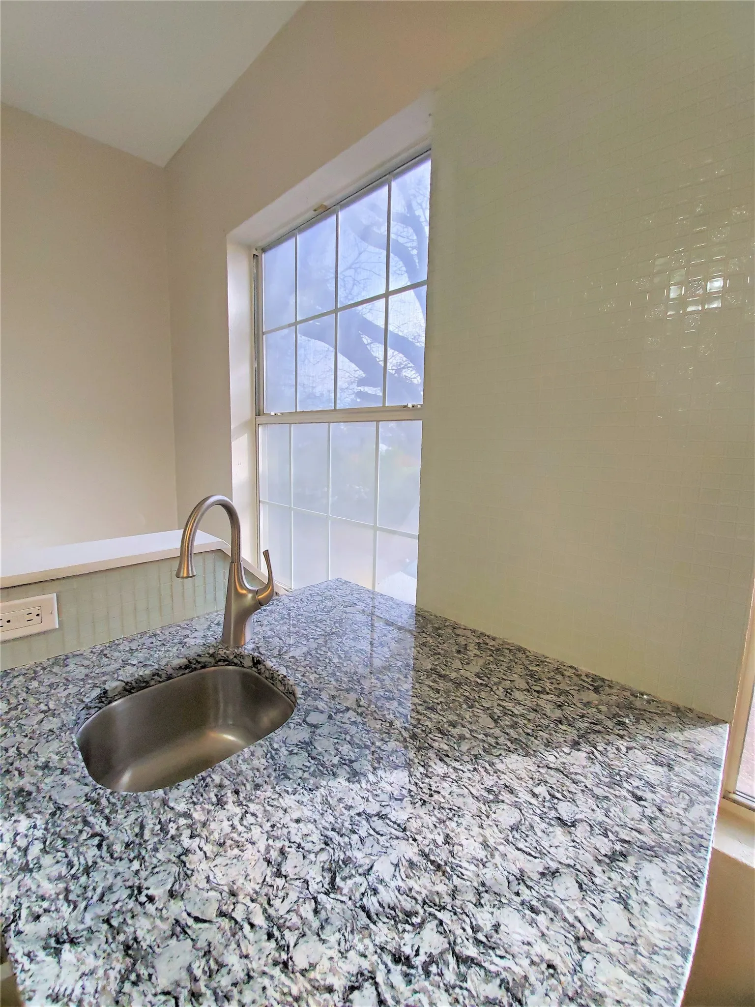 Single Family Residence For Rent in Denton County , 2223 N Locust Street, Denton, Texas 76209, 4 Bedroom, 4 Bathroom, Garage spaces, 2,244 Sqft, built in 1965, Preowned, mls#21257635, Real Estate Agent in Denton, Homes For Rent in Denton county, Homes For Rent in Denton, Realtor in Denton Texas, Real Estate Brokerage Independent Realty Texas, Luminita Cordes Realtor