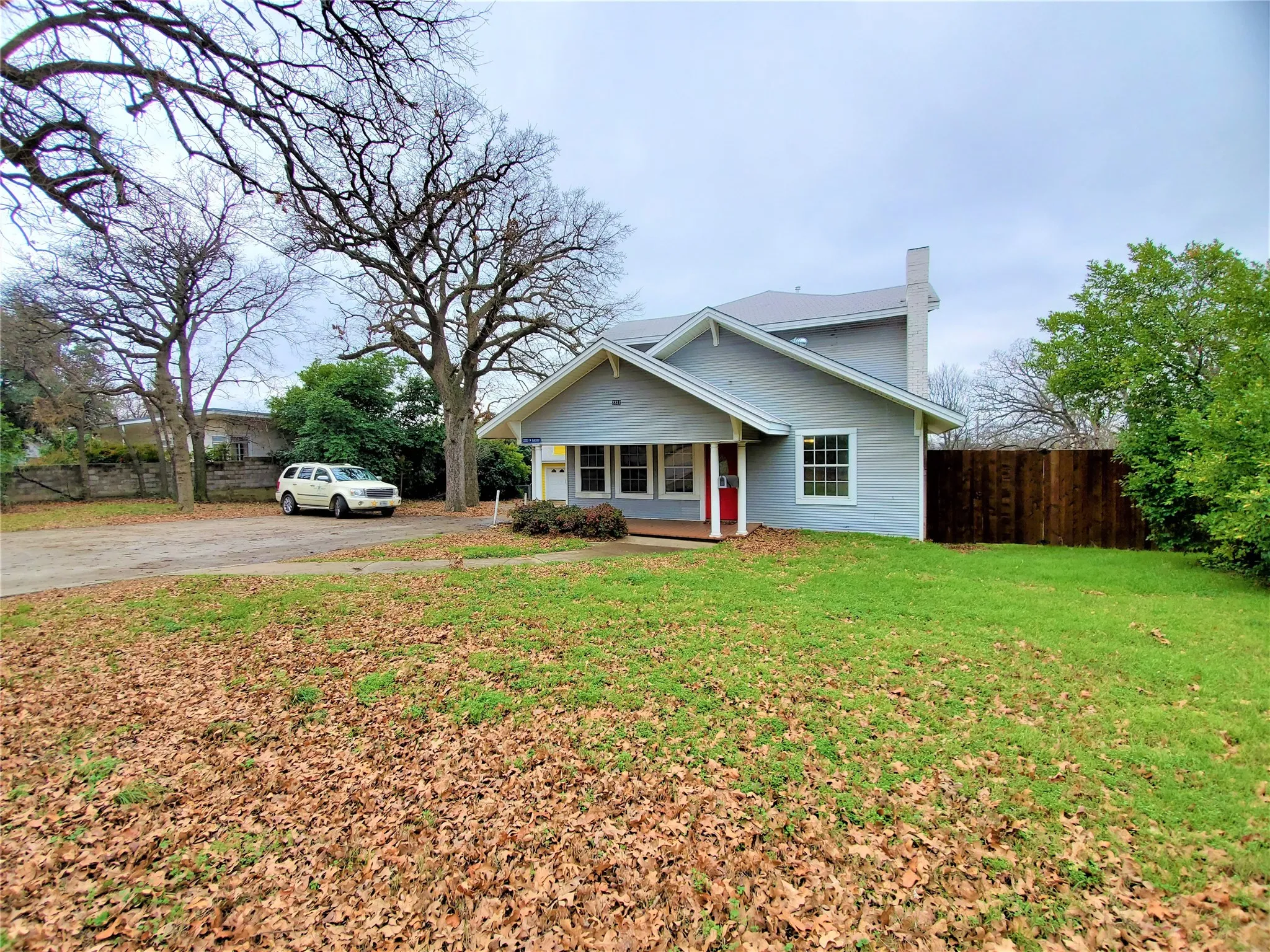Single Family Residence For Rent in Denton County , 2223 N Locust Street, Denton, Texas 76209, 4 Bedroom, 4 Bathroom, Garage spaces, 2,244 Sqft, built in 1965, Preowned, mls#21257635, Real Estate Agent in Denton, Homes For Rent in Denton county, Homes For Rent in Denton, Realtor in Denton Texas, Real Estate Brokerage Independent Realty Texas, Luminita Cordes Realtor