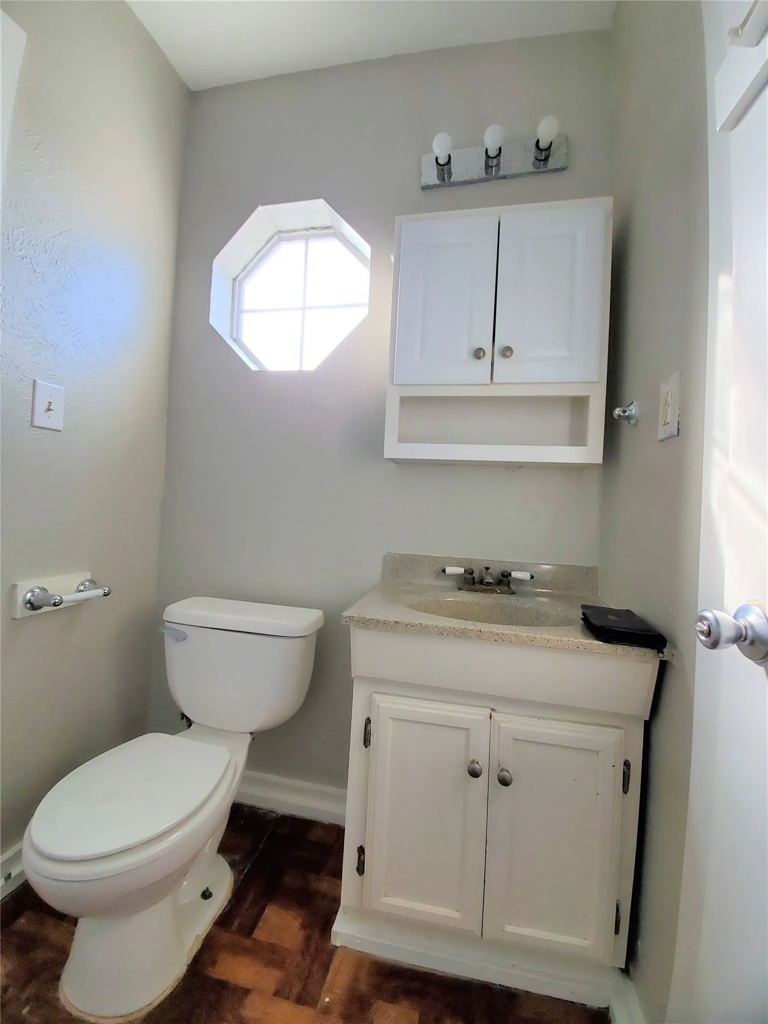Single Family Residence For Rent in Denton County , 2223 N Locust Street, Denton, Texas 76209, 4 Bedroom, 4 Bathroom, Garage spaces, 2,244 Sqft, built in 1965, Preowned, mls#21257635, Real Estate Agent in Denton, Homes For Rent in Denton county, Homes For Rent in Denton, Realtor in Denton Texas, Real Estate Brokerage Independent Realty Texas, Luminita Cordes Realtor