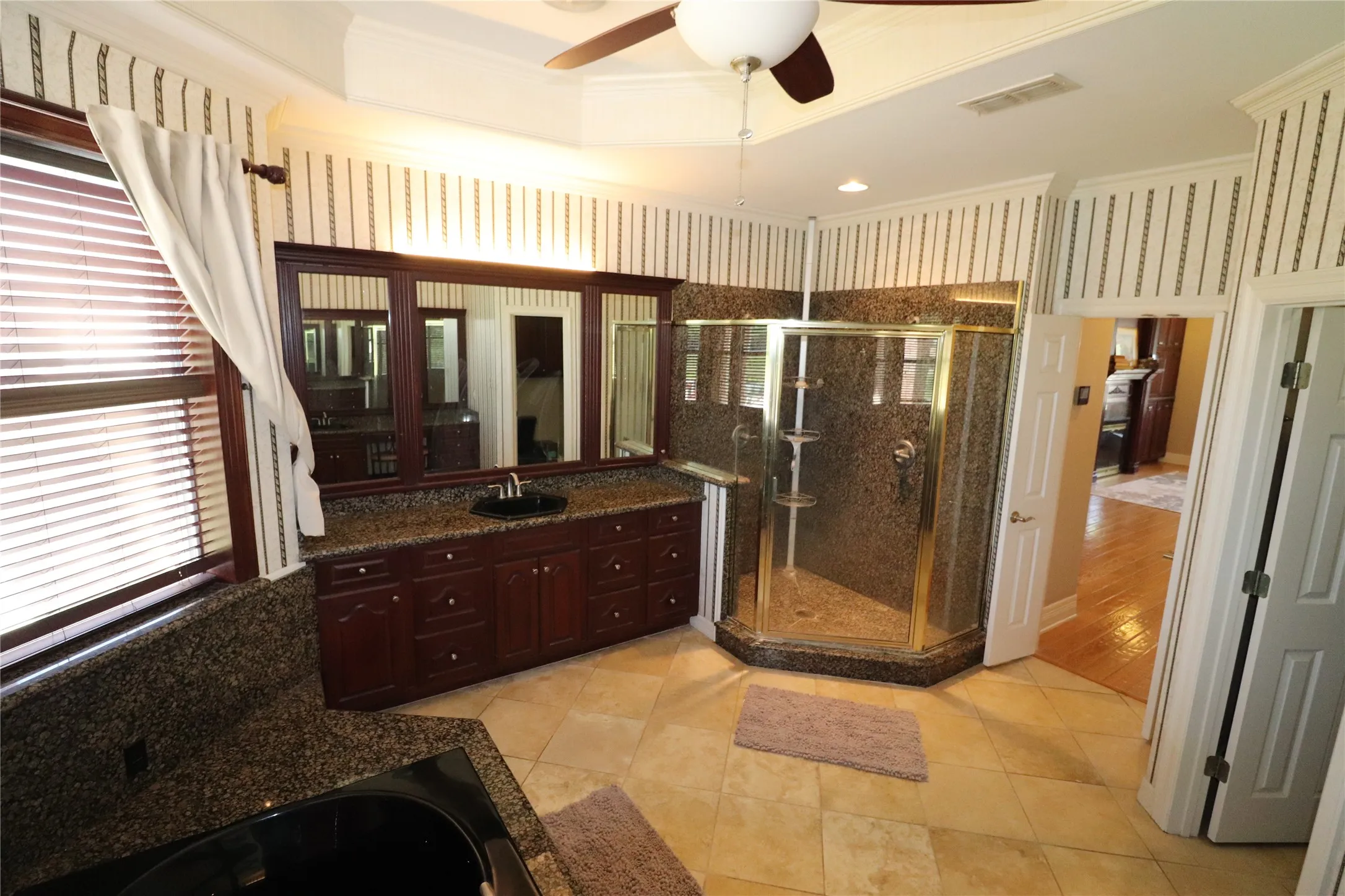 Single Family Residence For Sale in Clay County , 505 Country Club Drive, Henrietta, Texas 76365, 4 Bedrooms, 3 Bathrooms, 2 Garage spaces, 3,566 Sqft, built in 1998, Price $655,500, mls#21257642, Real Estate Agent in Henrietta, Homes For Sale in Clay county, Homes For Sale in Henrietta, Realtor in Henrietta Texas, Real Estate Brokerage Independent Realty Texas, Luminita Cordes Realtor