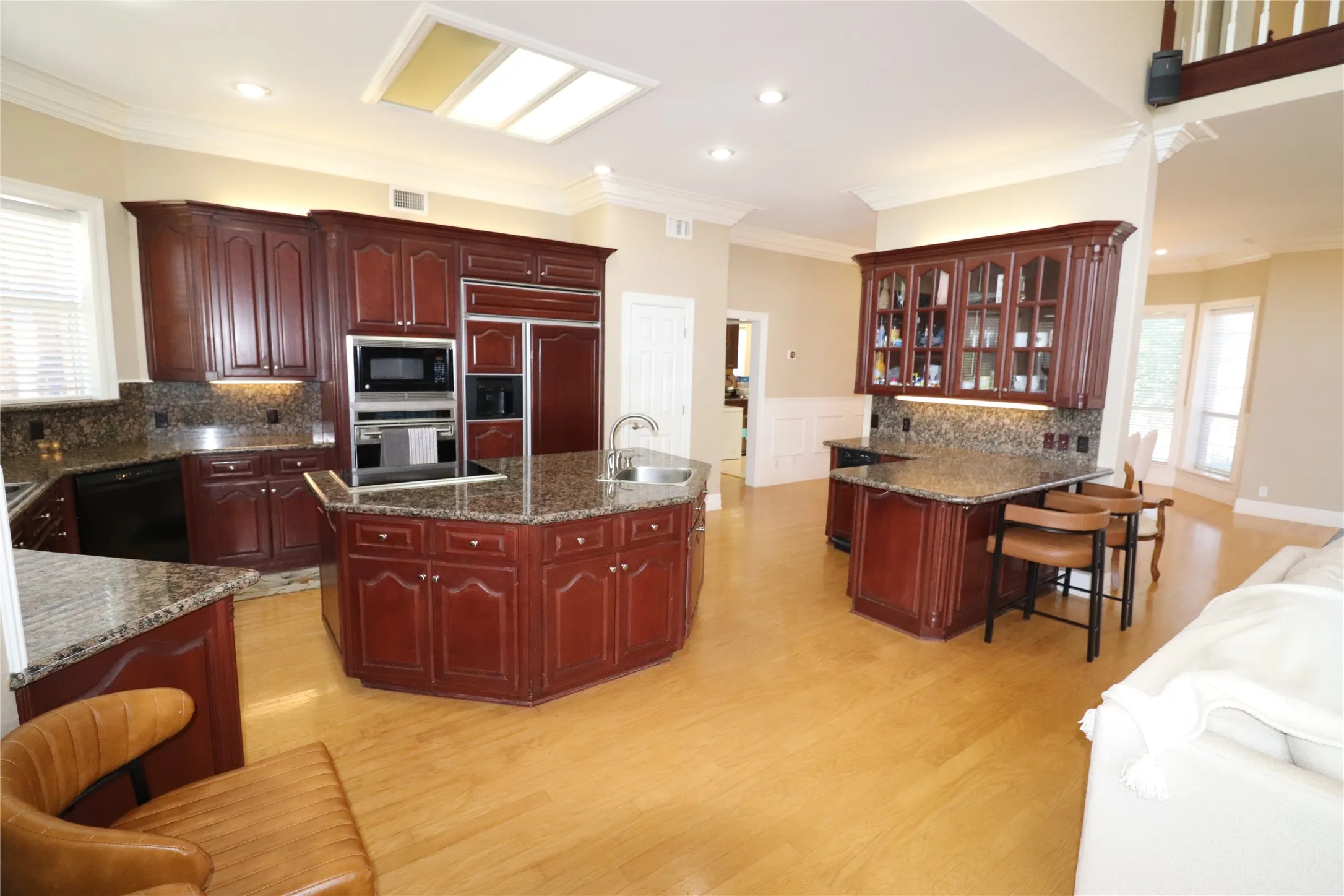 Single Family Residence For Sale in Clay County , 505 Country Club Drive, Henrietta, Texas 76365, 4 Bedrooms, 3 Bathrooms, 2 Garage spaces, 3,566 Sqft, built in 1998, Price $655,500, mls#21257642, Real Estate Agent in Henrietta, Homes For Sale in Clay county, Homes For Sale in Henrietta, Realtor in Henrietta Texas, Real Estate Brokerage Independent Realty Texas, Luminita Cordes Realtor