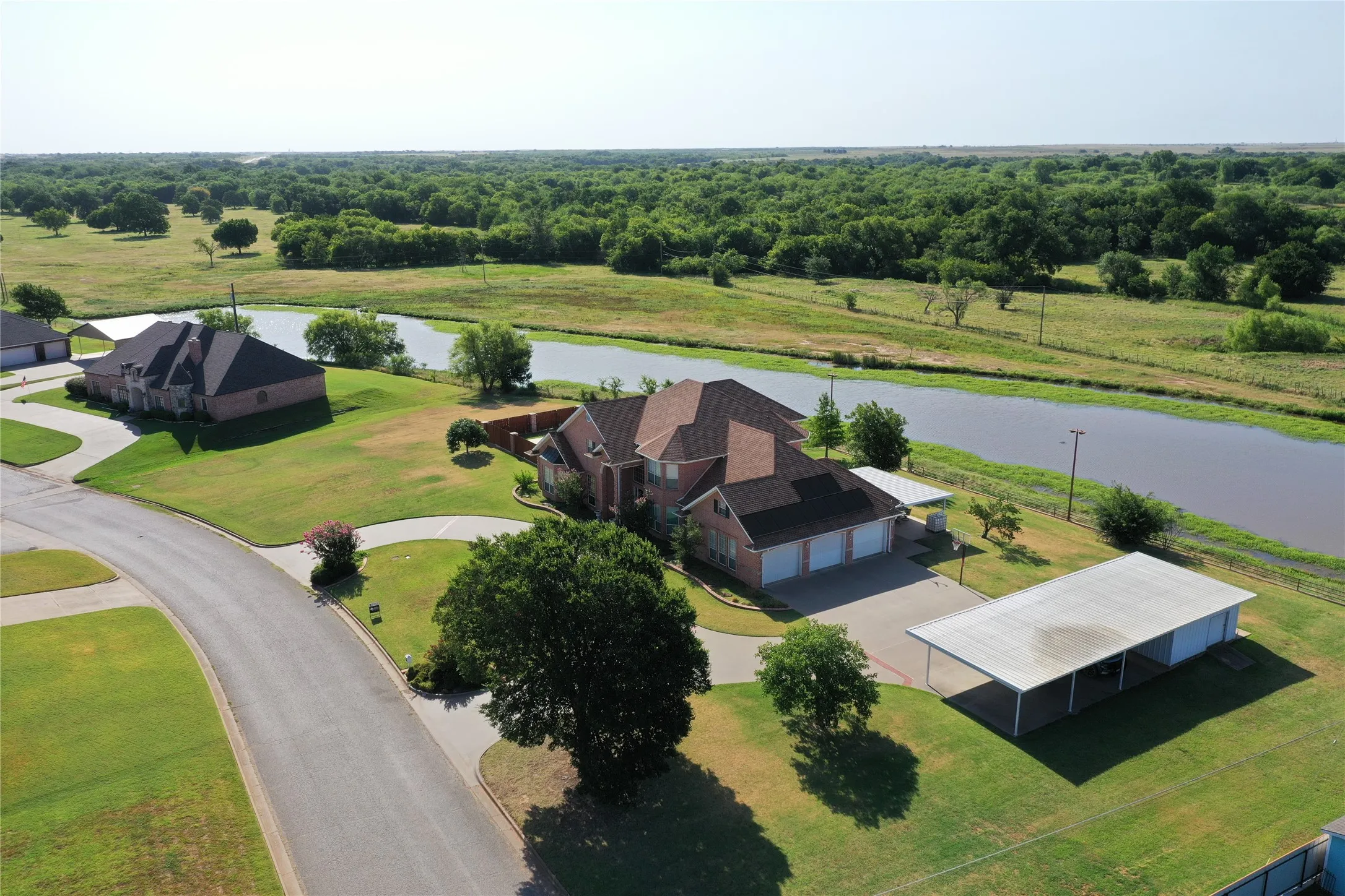 Single Family Residence For Sale in Clay County , 505 Country Club Drive, Henrietta, Texas 76365, 4 Bedrooms, 3 Bathrooms, 2 Garage spaces, 3,566 Sqft, built in 1998, Price $655,500, mls#21257642, Real Estate Agent in Henrietta, Homes For Sale in Clay county, Homes For Sale in Henrietta, Realtor in Henrietta Texas, Real Estate Brokerage Independent Realty Texas, Luminita Cordes Realtor