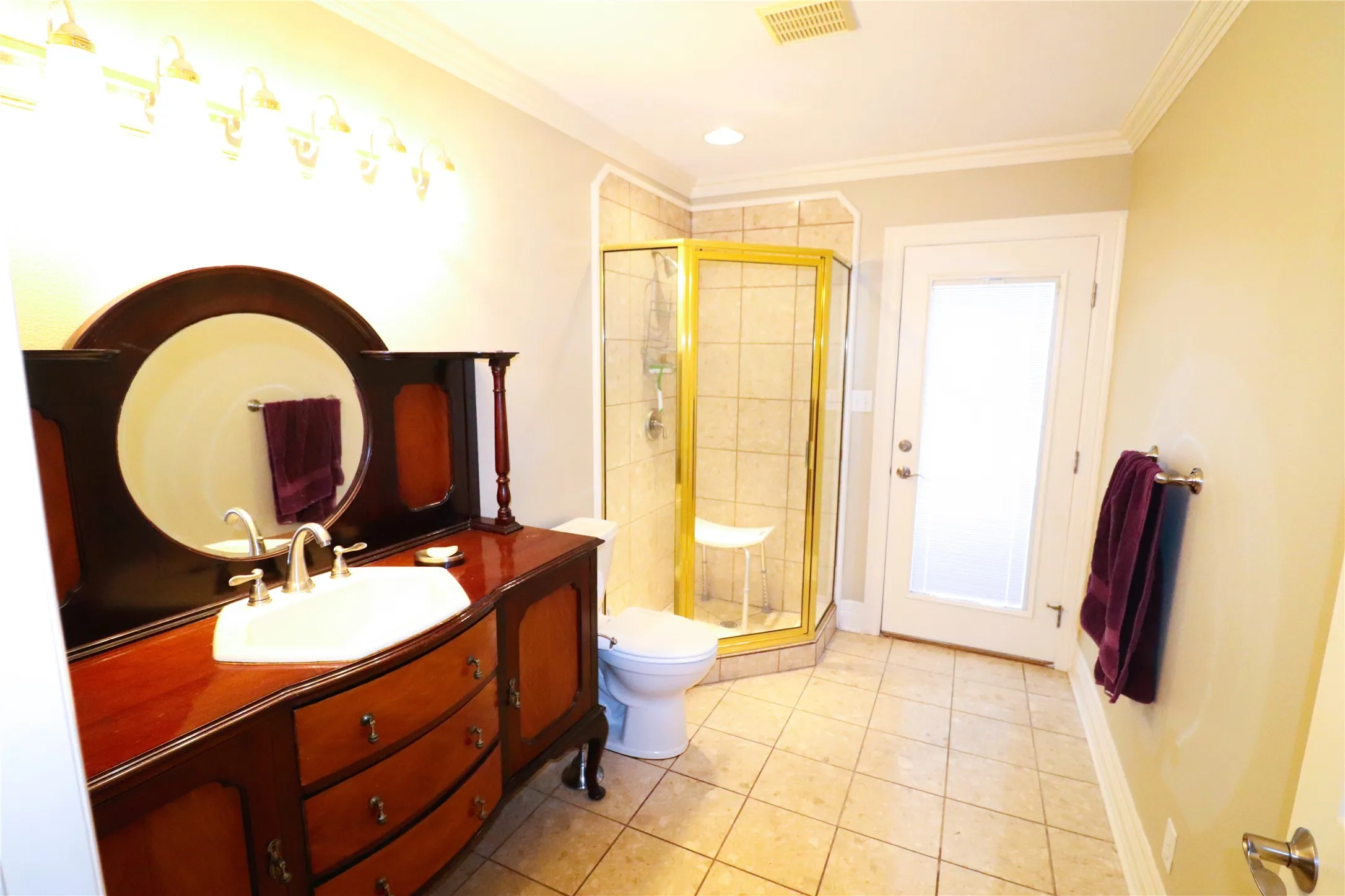Single Family Residence For Sale in Clay County , 505 Country Club Drive, Henrietta, Texas 76365, 4 Bedrooms, 3 Bathrooms, 2 Garage spaces, 3,566 Sqft, built in 1998, Price $655,500, mls#21257642, Real Estate Agent in Henrietta, Homes For Sale in Clay county, Homes For Sale in Henrietta, Realtor in Henrietta Texas, Real Estate Brokerage Independent Realty Texas, Luminita Cordes Realtor