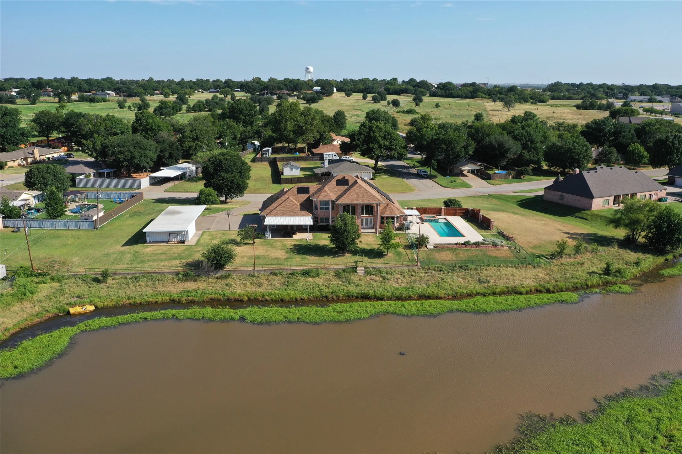 Single Family Residence For Sale in Clay County , 505 Country Club Drive, Henrietta, Texas 76365, 4 Bedrooms, 3 Bathrooms, 2 Garage spaces, 3,566 Sqft, built in 1998, Price $655,500, mls#21257642, Real Estate Agent in Henrietta, Homes For Sale in Clay county, Homes For Sale in Henrietta, Realtor in Henrietta Texas, Real Estate Brokerage Independent Realty Texas, Luminita Cordes Realtor