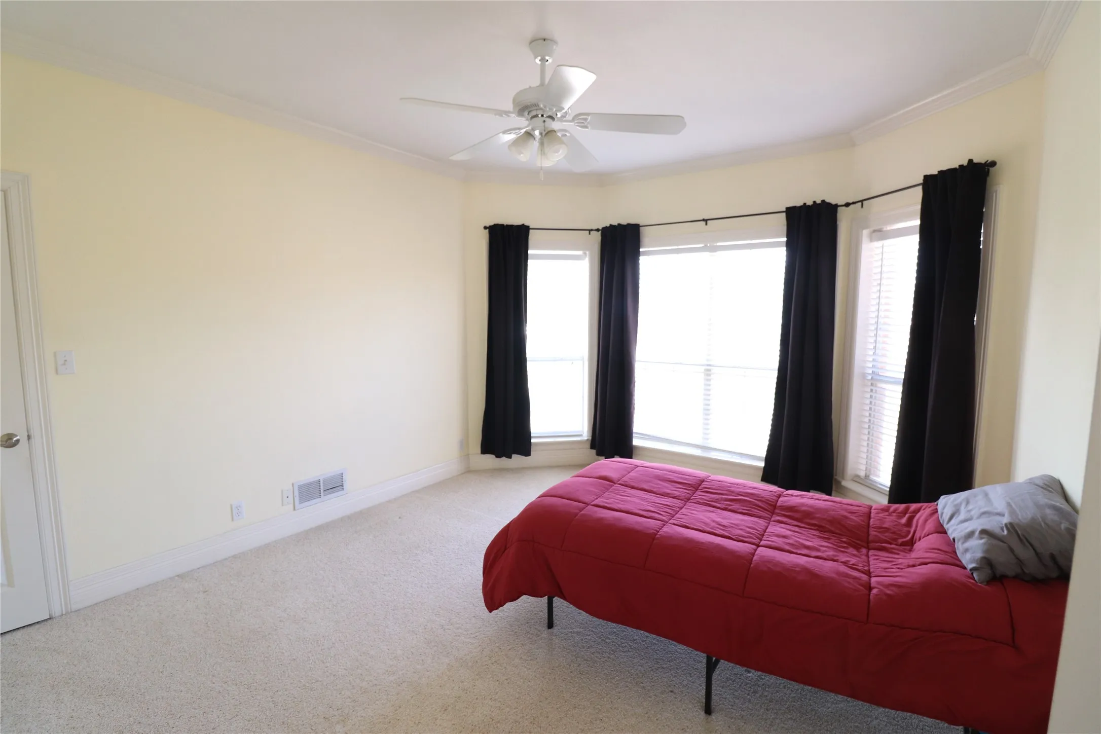 Single Family Residence For Sale in Clay County , 505 Country Club Drive, Henrietta, Texas 76365, 4 Bedrooms, 3 Bathrooms, 2 Garage spaces, 3,566 Sqft, built in 1998, Price $655,500, mls#21257642, Real Estate Agent in Henrietta, Homes For Sale in Clay county, Homes For Sale in Henrietta, Realtor in Henrietta Texas, Real Estate Brokerage Independent Realty Texas, Luminita Cordes Realtor