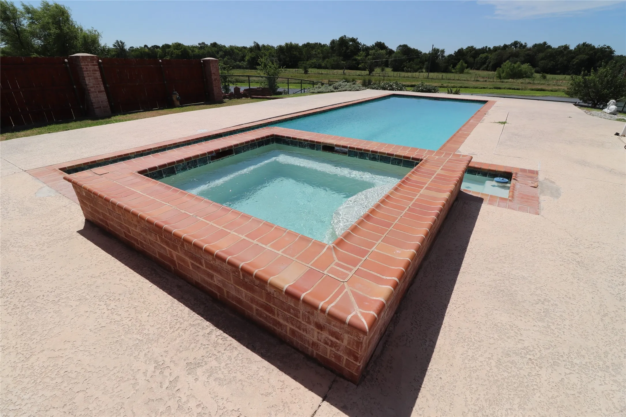 Single Family Residence For Sale in Clay County , 505 Country Club Drive, Henrietta, Texas 76365, 4 Bedrooms, 3 Bathrooms, 2 Garage spaces, 3,566 Sqft, built in 1998, Price $655,500, mls#21257642, Real Estate Agent in Henrietta, Homes For Sale in Clay county, Homes For Sale in Henrietta, Realtor in Henrietta Texas, Real Estate Brokerage Independent Realty Texas, Luminita Cordes Realtor