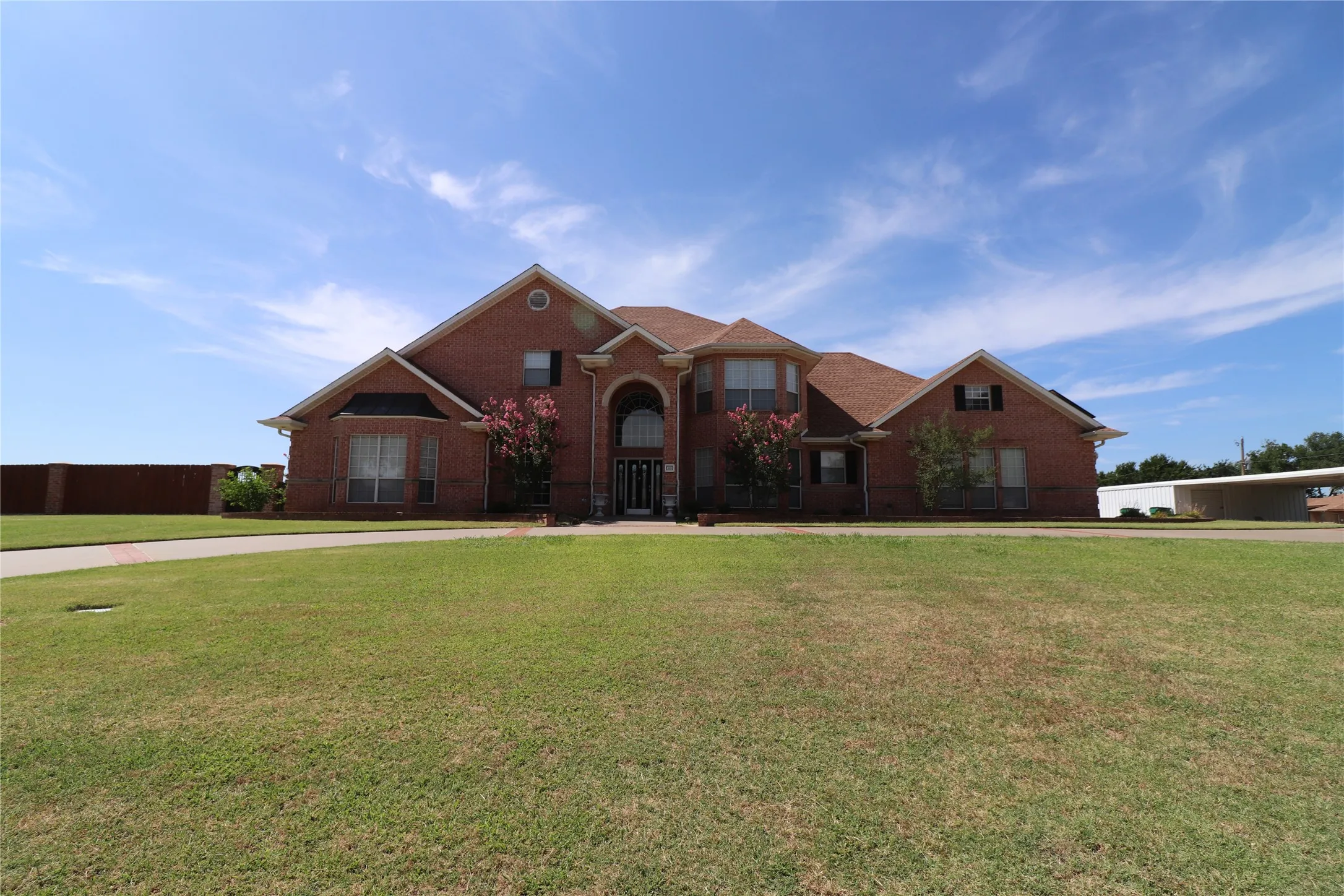 Single Family Residence For Sale in Clay County , 505 Country Club Drive, Henrietta, Texas 76365, 4 Bedrooms, 3 Bathrooms, 2 Garage spaces, 3,566 Sqft, built in 1998, Price $655,500, mls#21257642, Real Estate Agent in Henrietta, Homes For Sale in Clay county, Homes For Sale in Henrietta, Realtor in Henrietta Texas, Real Estate Brokerage Independent Realty Texas, Luminita Cordes Realtor
