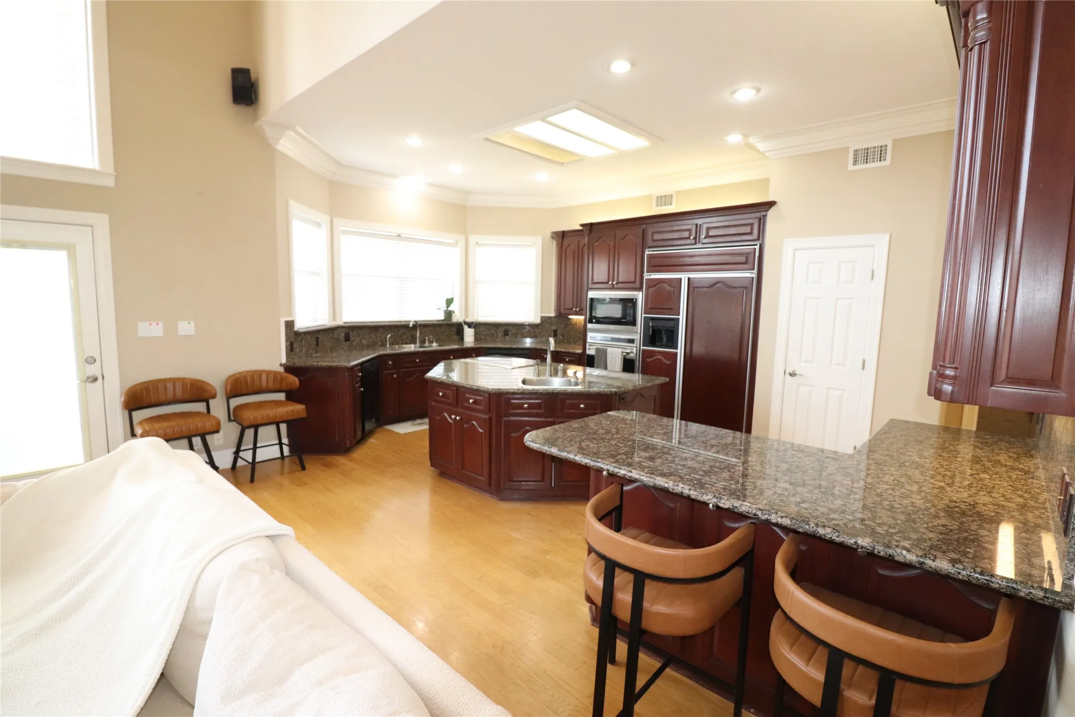 Single Family Residence For Sale in Clay County , 505 Country Club Drive, Henrietta, Texas 76365, 4 Bedrooms, 3 Bathrooms, 2 Garage spaces, 3,566 Sqft, built in 1998, Price $655,500, mls#21257642, Real Estate Agent in Henrietta, Homes For Sale in Clay county, Homes For Sale in Henrietta, Realtor in Henrietta Texas, Real Estate Brokerage Independent Realty Texas, Luminita Cordes Realtor