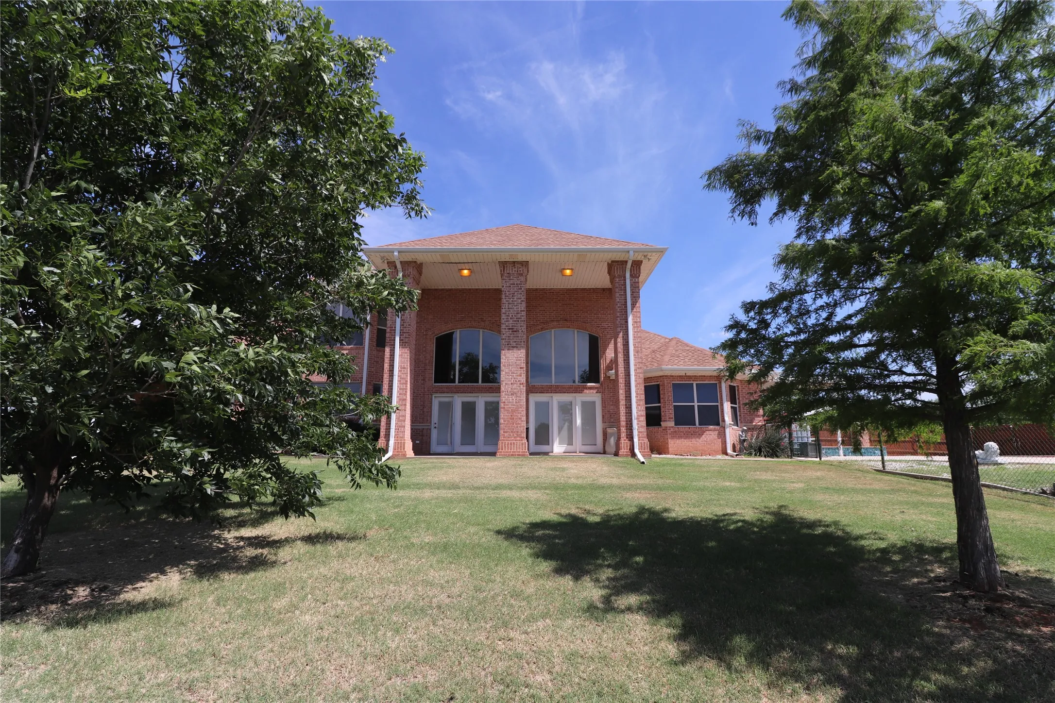 Single Family Residence For Sale in Clay County , 505 Country Club Drive, Henrietta, Texas 76365, 4 Bedrooms, 3 Bathrooms, 2 Garage spaces, 3,566 Sqft, built in 1998, Price $655,500, mls#21257642, Real Estate Agent in Henrietta, Homes For Sale in Clay county, Homes For Sale in Henrietta, Realtor in Henrietta Texas, Real Estate Brokerage Independent Realty Texas, Luminita Cordes Realtor