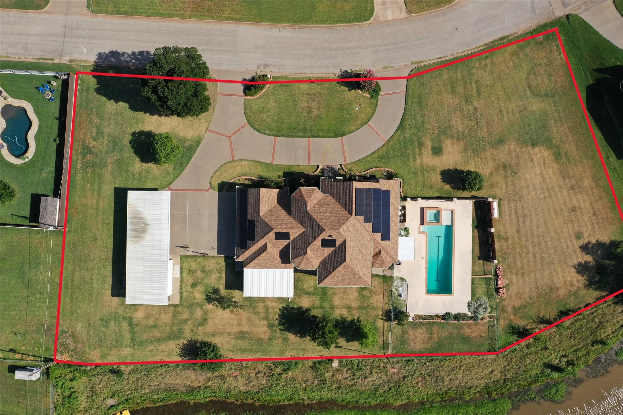 Single Family Residence For Sale in Clay County , 505 Country Club Drive, Henrietta, Texas 76365, 4 Bedrooms, 3 Bathrooms, 2 Garage spaces, 3,566 Sqft, built in 1998, Price $655,500, mls#21257642, Real Estate Agent in Henrietta, Homes For Sale in Clay county, Homes For Sale in Henrietta, Realtor in Henrietta Texas, Real Estate Brokerage Independent Realty Texas, Luminita Cordes Realtor