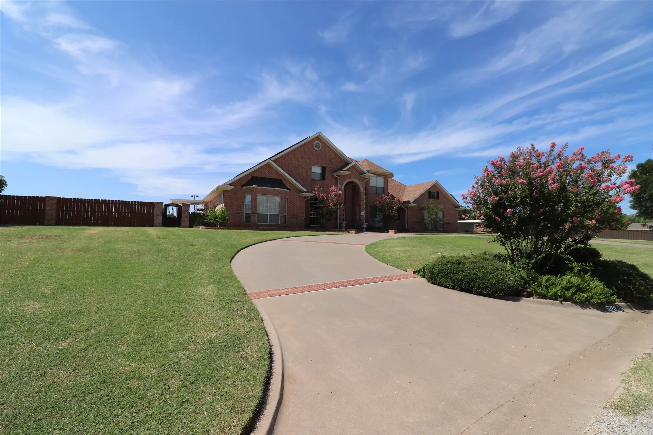 Single Family Residence For Sale in Clay County , 505 Country Club Drive, Henrietta, Texas 76365, 4 Bedrooms, 3 Bathrooms, 2 Garage spaces, 3,566 Sqft, built in 1998, Price $655,500, mls#21257642, Real Estate Agent in Henrietta, Homes For Sale in Clay county, Homes For Sale in Henrietta, Realtor in Henrietta Texas, Real Estate Brokerage Independent Realty Texas, Luminita Cordes Realtor