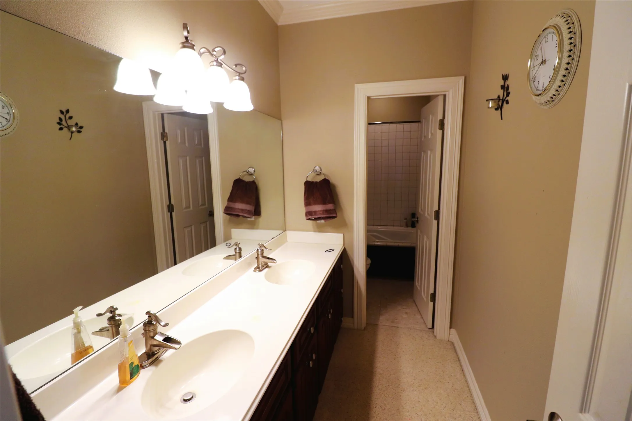 Single Family Residence For Sale in Clay County , 505 Country Club Drive, Henrietta, Texas 76365, 4 Bedrooms, 3 Bathrooms, 2 Garage spaces, 3,566 Sqft, built in 1998, Price $655,500, mls#21257642, Real Estate Agent in Henrietta, Homes For Sale in Clay county, Homes For Sale in Henrietta, Realtor in Henrietta Texas, Real Estate Brokerage Independent Realty Texas, Luminita Cordes Realtor
