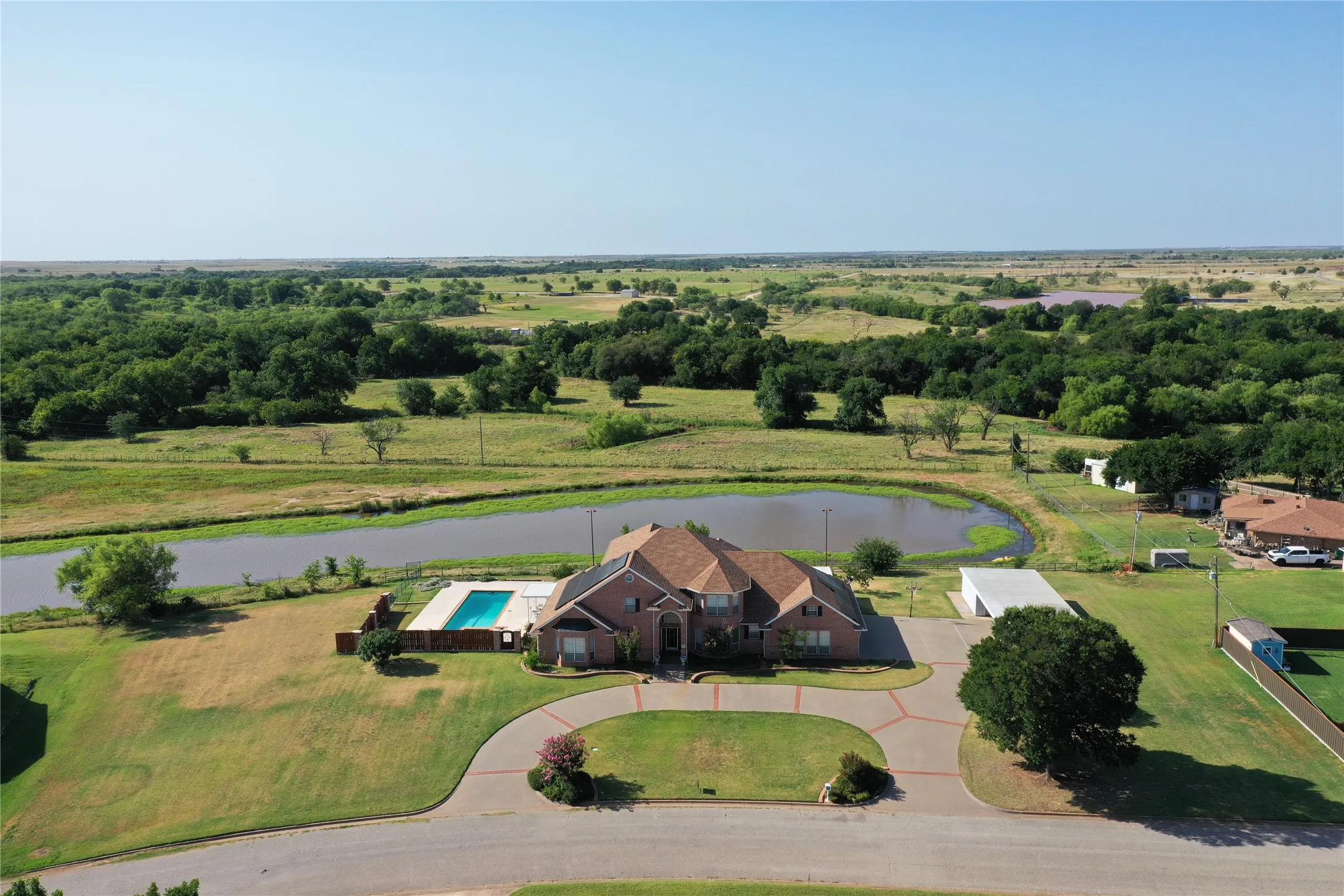 Single Family Residence For Sale in Clay County , 505 Country Club Drive, Henrietta, Texas 76365, 4 Bedrooms, 3 Bathrooms, 2 Garage spaces, 3,566 Sqft, built in 1998, Price $655,500, mls#21257642, Real Estate Agent in Henrietta, Homes For Sale in Clay county, Homes For Sale in Henrietta, Realtor in Henrietta Texas, Real Estate Brokerage Independent Realty Texas, Luminita Cordes Realtor