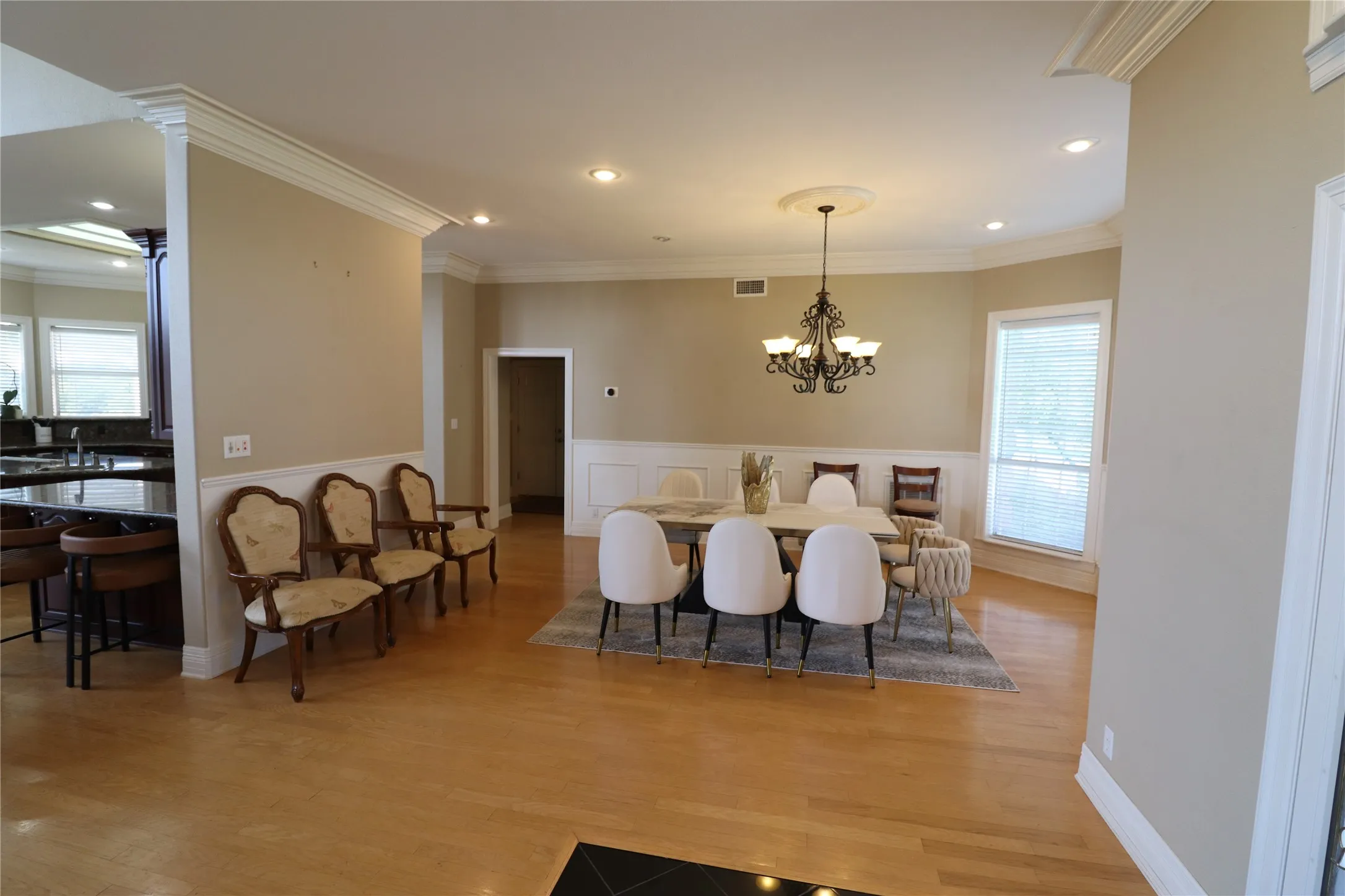 Single Family Residence For Sale in Clay County , 505 Country Club Drive, Henrietta, Texas 76365, 4 Bedrooms, 3 Bathrooms, 2 Garage spaces, 3,566 Sqft, built in 1998, Price $655,500, mls#21257642, Real Estate Agent in Henrietta, Homes For Sale in Clay county, Homes For Sale in Henrietta, Realtor in Henrietta Texas, Real Estate Brokerage Independent Realty Texas, Luminita Cordes Realtor