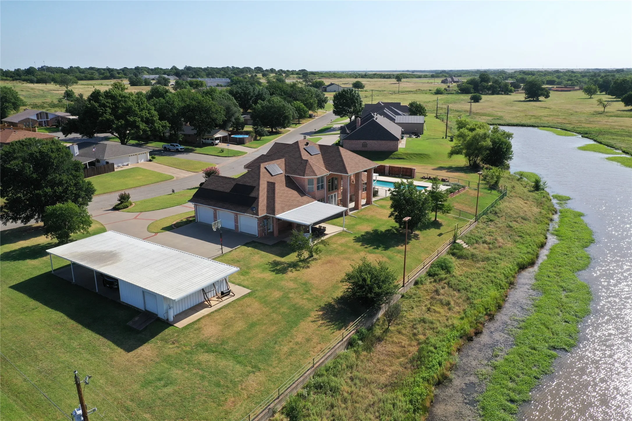 Single Family Residence For Sale in Clay County , 505 Country Club Drive, Henrietta, Texas 76365, 4 Bedrooms, 3 Bathrooms, 2 Garage spaces, 3,566 Sqft, built in 1998, Price $655,500, mls#21257642, Real Estate Agent in Henrietta, Homes For Sale in Clay county, Homes For Sale in Henrietta, Realtor in Henrietta Texas, Real Estate Brokerage Independent Realty Texas, Luminita Cordes Realtor
