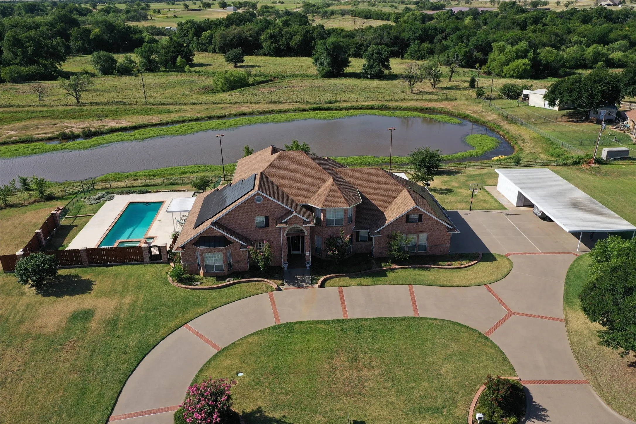 Single Family Residence For Sale in Clay County , 505 Country Club Drive, Henrietta, Texas 76365, 4 Bedrooms, 3 Bathrooms, 2 Garage spaces, 3,566 Sqft, built in 1998, Price $655,500, mls#21257642, Real Estate Agent in Henrietta, Homes For Sale in Clay county, Homes For Sale in Henrietta, Realtor in Henrietta Texas, Real Estate Brokerage Independent Realty Texas, Luminita Cordes Realtor