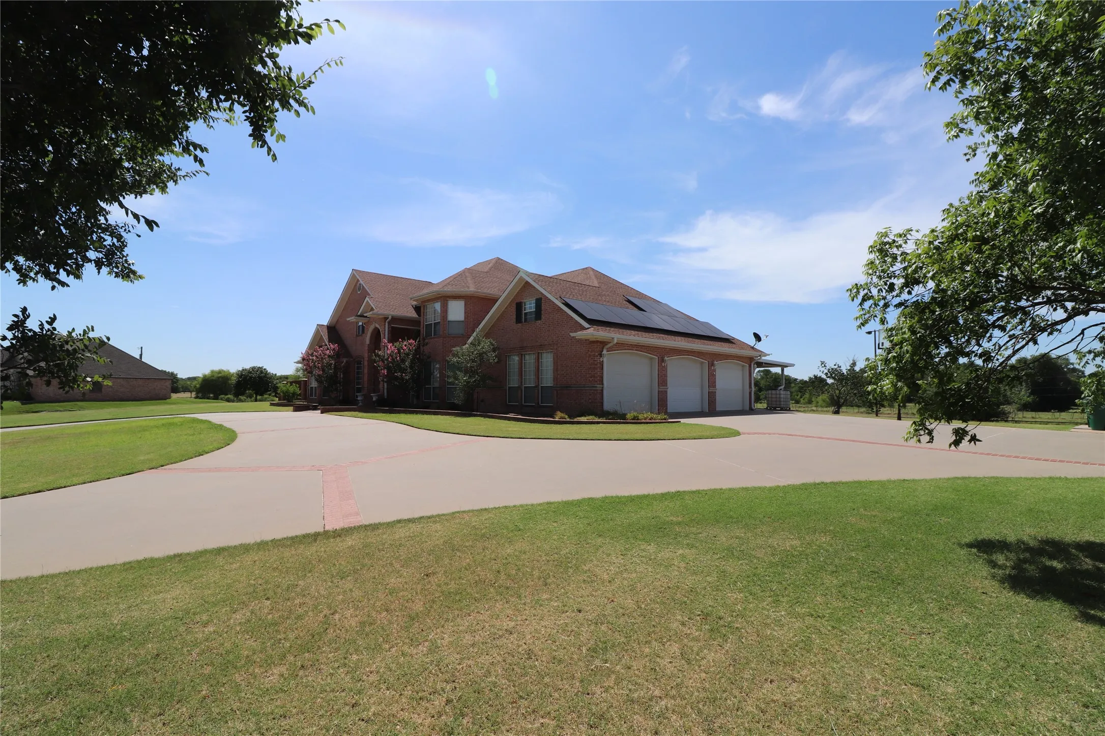 Single Family Residence For Sale in Clay County , 505 Country Club Drive, Henrietta, Texas 76365, 4 Bedrooms, 3 Bathrooms, 2 Garage spaces, 3,566 Sqft, built in 1998, Price $655,500, mls#21257642, Real Estate Agent in Henrietta, Homes For Sale in Clay county, Homes For Sale in Henrietta, Realtor in Henrietta Texas, Real Estate Brokerage Independent Realty Texas, Luminita Cordes Realtor