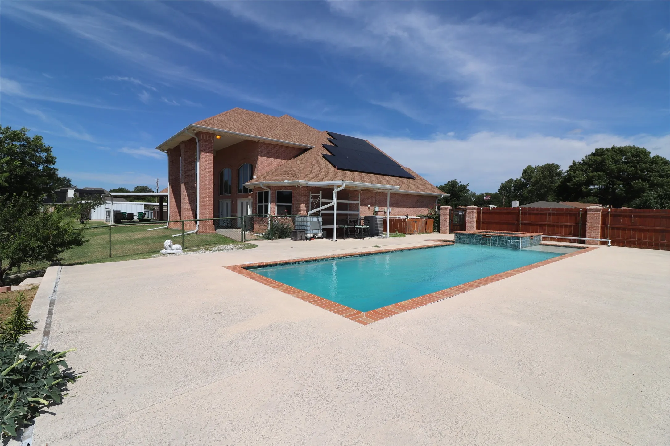 Single Family Residence For Sale in Clay County , 505 Country Club Drive, Henrietta, Texas 76365, 4 Bedrooms, 3 Bathrooms, 2 Garage spaces, 3,566 Sqft, built in 1998, Price $655,500, mls#21257642, Real Estate Agent in Henrietta, Homes For Sale in Clay county, Homes For Sale in Henrietta, Realtor in Henrietta Texas, Real Estate Brokerage Independent Realty Texas, Luminita Cordes Realtor