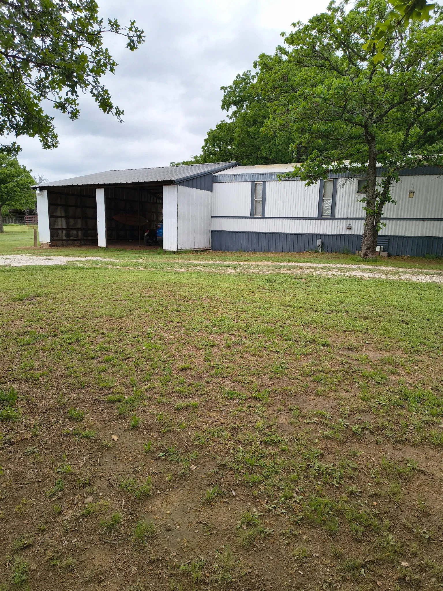 Mobile Home For Sale in Eastland County , 1625 County Road 281, Carbon, Texas 76435, 3 Bedroom, 2 Bathroom, Garage spaces, 1,216 Sqft, built in 1992, mls#21252751, Real Estate Agent in Carbon, Homes For Sale in Eastland county, Homes For Sale in Carbon, Realtor in Carbon Texas, Real Estate Brokerage Independent Realty Texas, Luminita Cordes Realtor