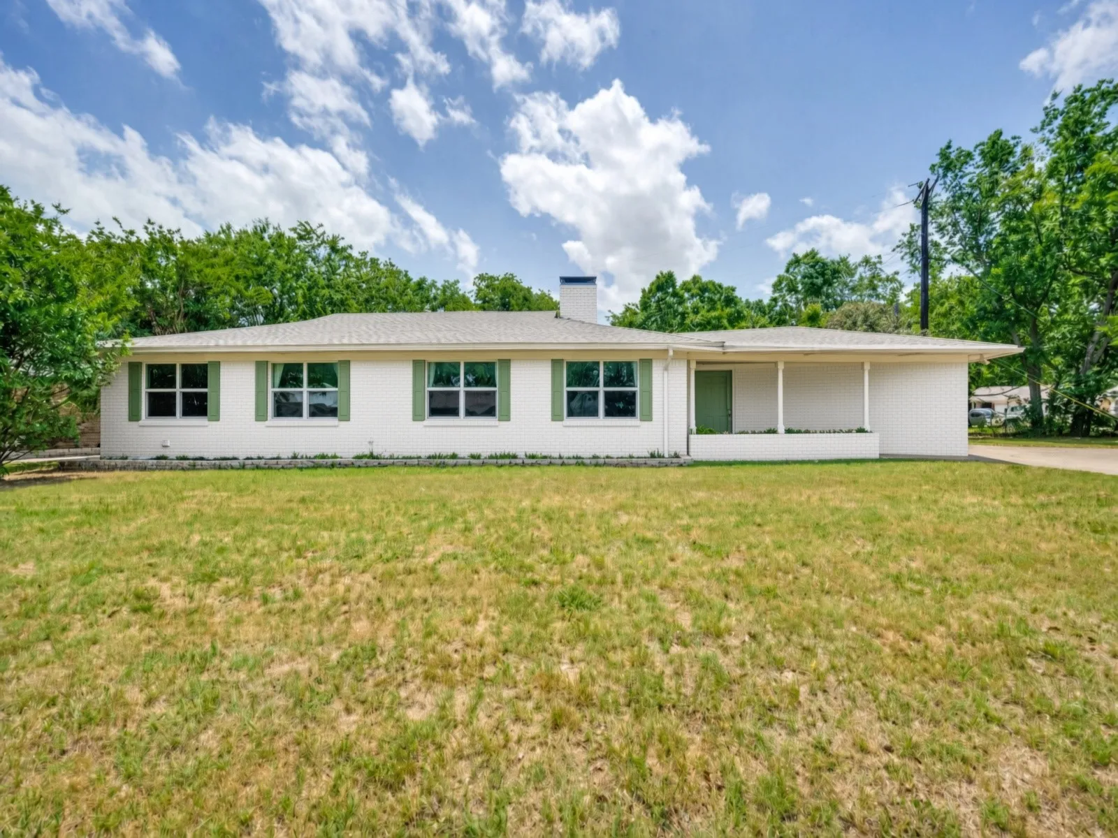 Single Family Residence For Sale in Denton County , 1825 Emery Street, Denton, Texas 76201, 3 Bedroom, 2 Bathroom, 2 Garage spaces, 1,622 Sqft, built in 1964, Price $312,000, mls#21244516, Real Estate Agent in Denton, Homes For Sale in Denton county, Homes For Sale in Denton, Realtor in Denton Texas, Real Estate Brokerage Independent Realty Texas, Luminita Cordes Realtor
