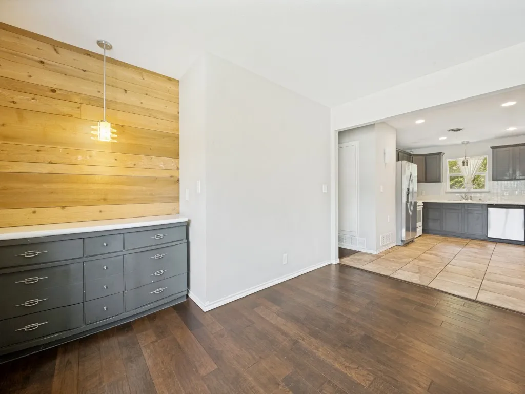 Single Family Residence For Sale in Denton County , 1825 Emery Street, Denton, Texas 76201, 3 Bedroom, 2 Bathroom, 2 Garage spaces, 1,622 Sqft, built in 1964, Price $312,000, mls#21244516, Real Estate Agent in Denton, Homes For Sale in Denton county, Homes For Sale in Denton, Realtor in Denton Texas, Real Estate Brokerage Independent Realty Texas, Luminita Cordes Realtor