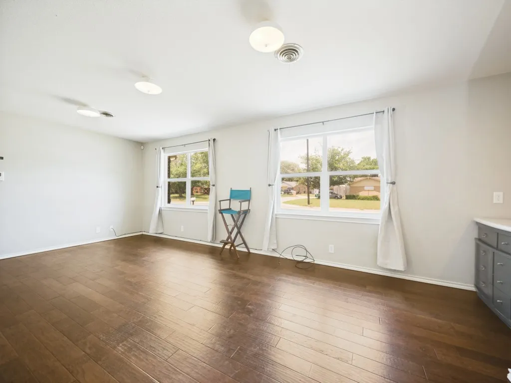 Single Family Residence For Sale in Denton County , 1825 Emery Street, Denton, Texas 76201, 3 Bedroom, 2 Bathroom, 2 Garage spaces, 1,622 Sqft, built in 1964, Price $312,000, mls#21244516, Real Estate Agent in Denton, Homes For Sale in Denton county, Homes For Sale in Denton, Realtor in Denton Texas, Real Estate Brokerage Independent Realty Texas, Luminita Cordes Realtor