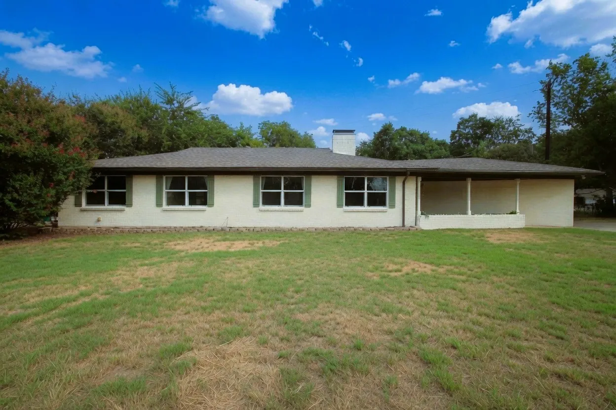 Single Family Residence For Sale in Denton County , 1825 Emery Street, Denton, Texas 76201, 3 Bedroom, 2 Bathroom, 2 Garage spaces, 1,622 Sqft, built in 1964, Price $312,000, mls#21244516, Real Estate Agent in Denton, Homes For Sale in Denton county, Homes For Sale in Denton, Realtor in Denton Texas, Real Estate Brokerage Independent Realty Texas, Luminita Cordes Realtor