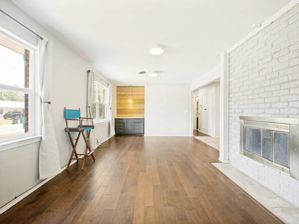 Single Family Residence For Sale in Denton County , 1825 Emery Street, Denton, Texas 76201, 3 Bedroom, 2 Bathroom, 2 Garage spaces, 1,622 Sqft, built in 1964, Price $312,000, mls#21244516, Real Estate Agent in Denton, Homes For Sale in Denton county, Homes For Sale in Denton, Realtor in Denton Texas, Real Estate Brokerage Independent Realty Texas, Luminita Cordes Realtor