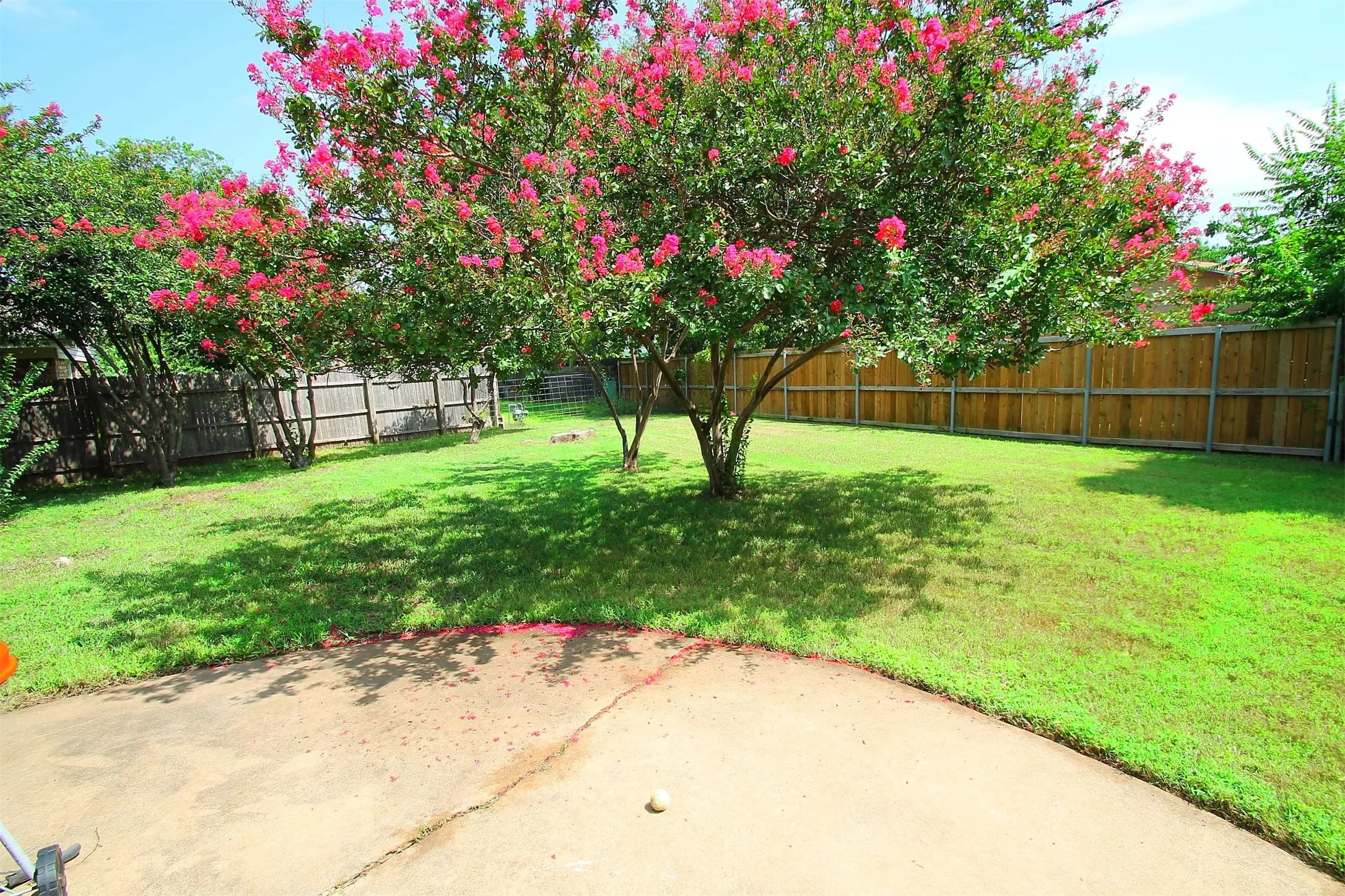 Single Family Residence For Sale in Denton County , 1825 Emery Street, Denton, Texas 76201, 3 Bedroom, 2 Bathroom, 2 Garage spaces, 1,622 Sqft, built in 1964, Price $312,000, mls#21244516, Real Estate Agent in Denton, Homes For Sale in Denton county, Homes For Sale in Denton, Realtor in Denton Texas, Real Estate Brokerage Independent Realty Texas, Luminita Cordes Realtor